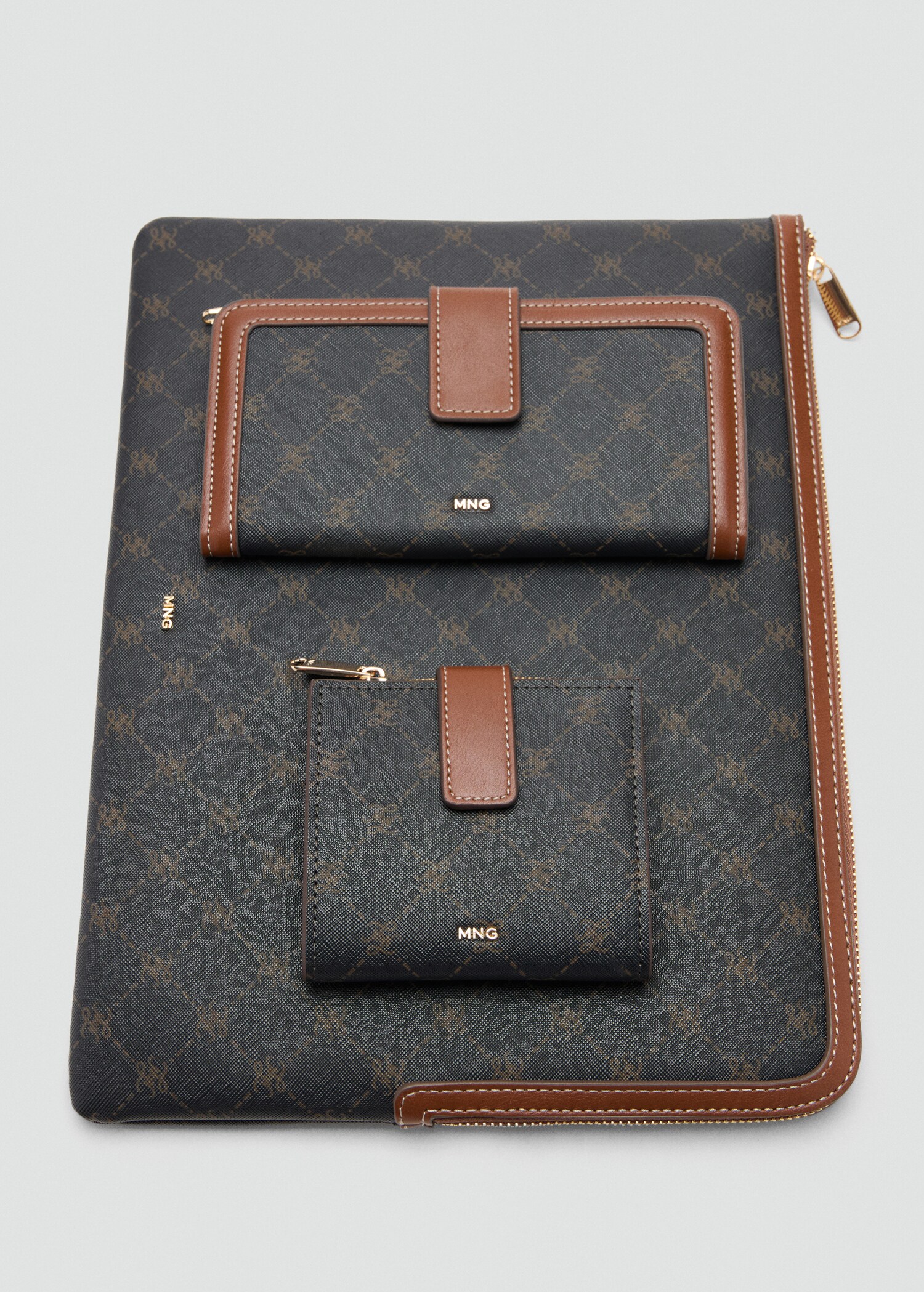 Large wallet with logo print - Details of the article 2