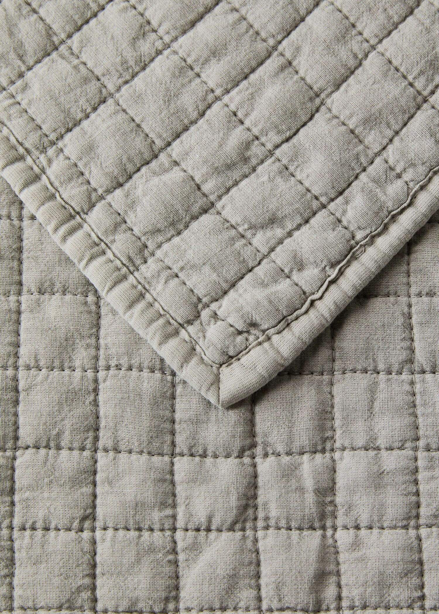 Garment-dyed cotton quilt square bed size 90/105 cm - Details of the article 1