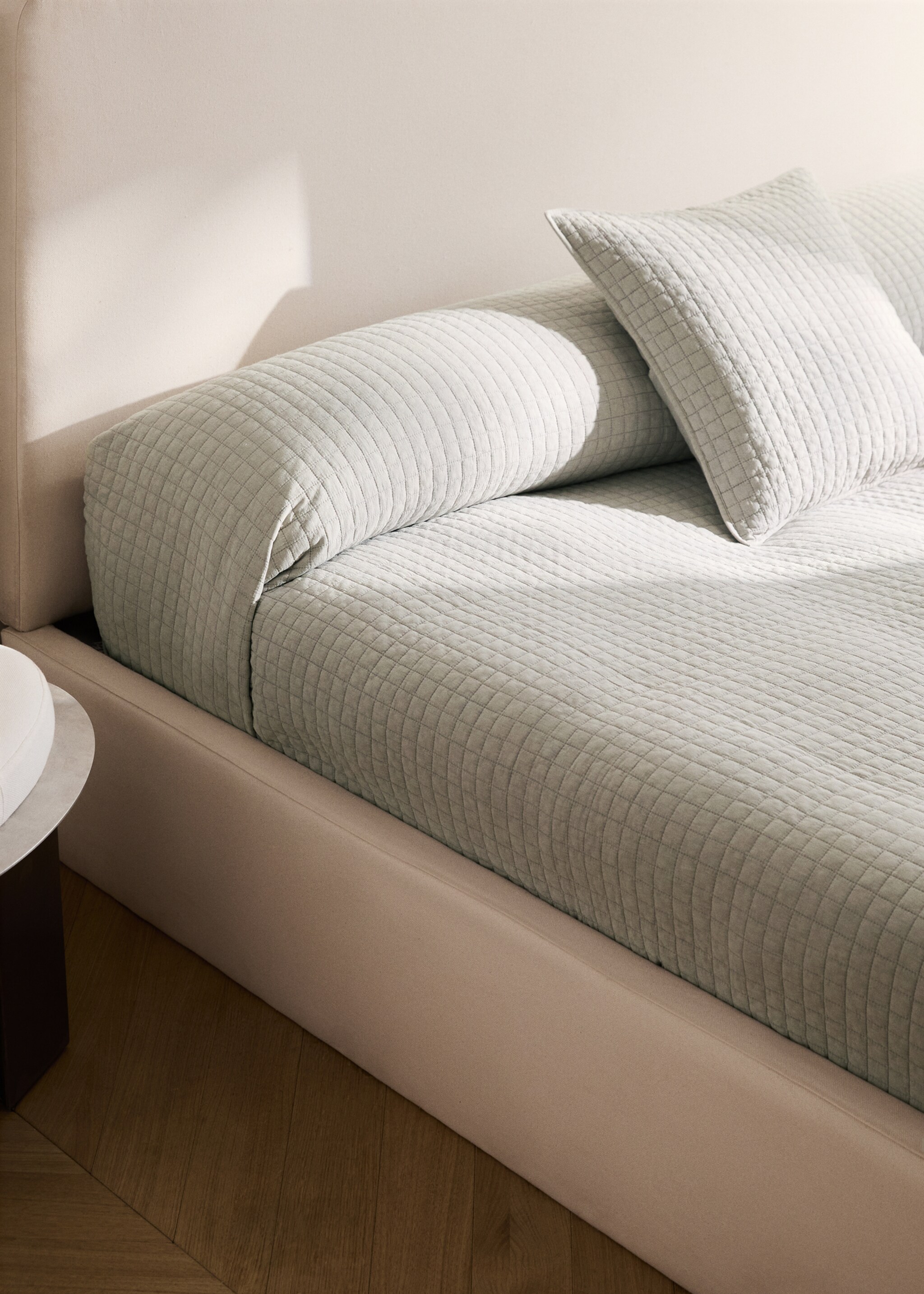 Стьобане покривало в клітинку з бавовни, пофарбованої в готовому вигляді, для ліжка шириною 90/105 см - Детальніше про товар 7, Світло-сірий/пастельний. Ref: 27043309-00.