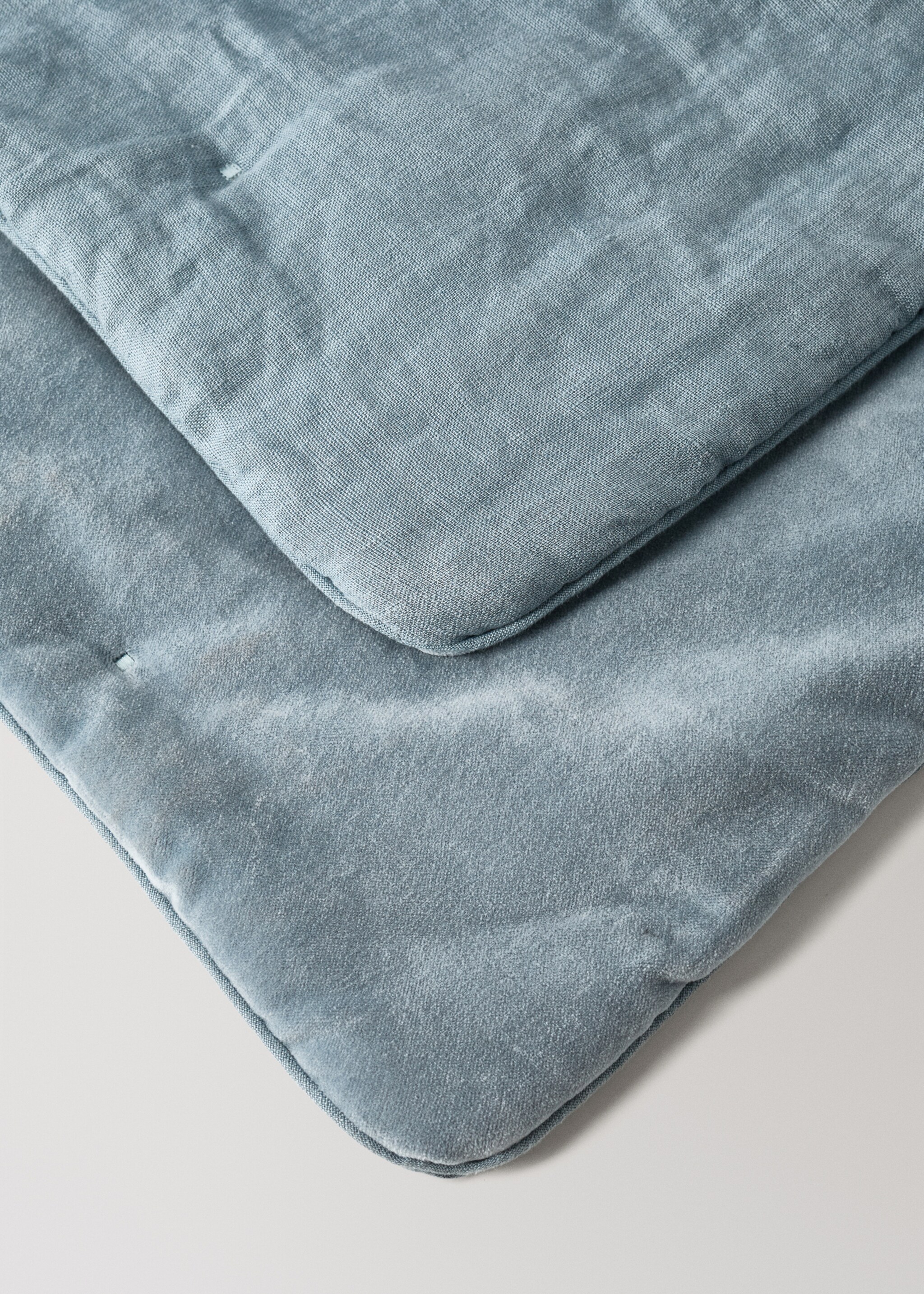 Linen velvet bedspread footboard - Details of the article 2, Petrol Blue. Ref: 27043310-00.