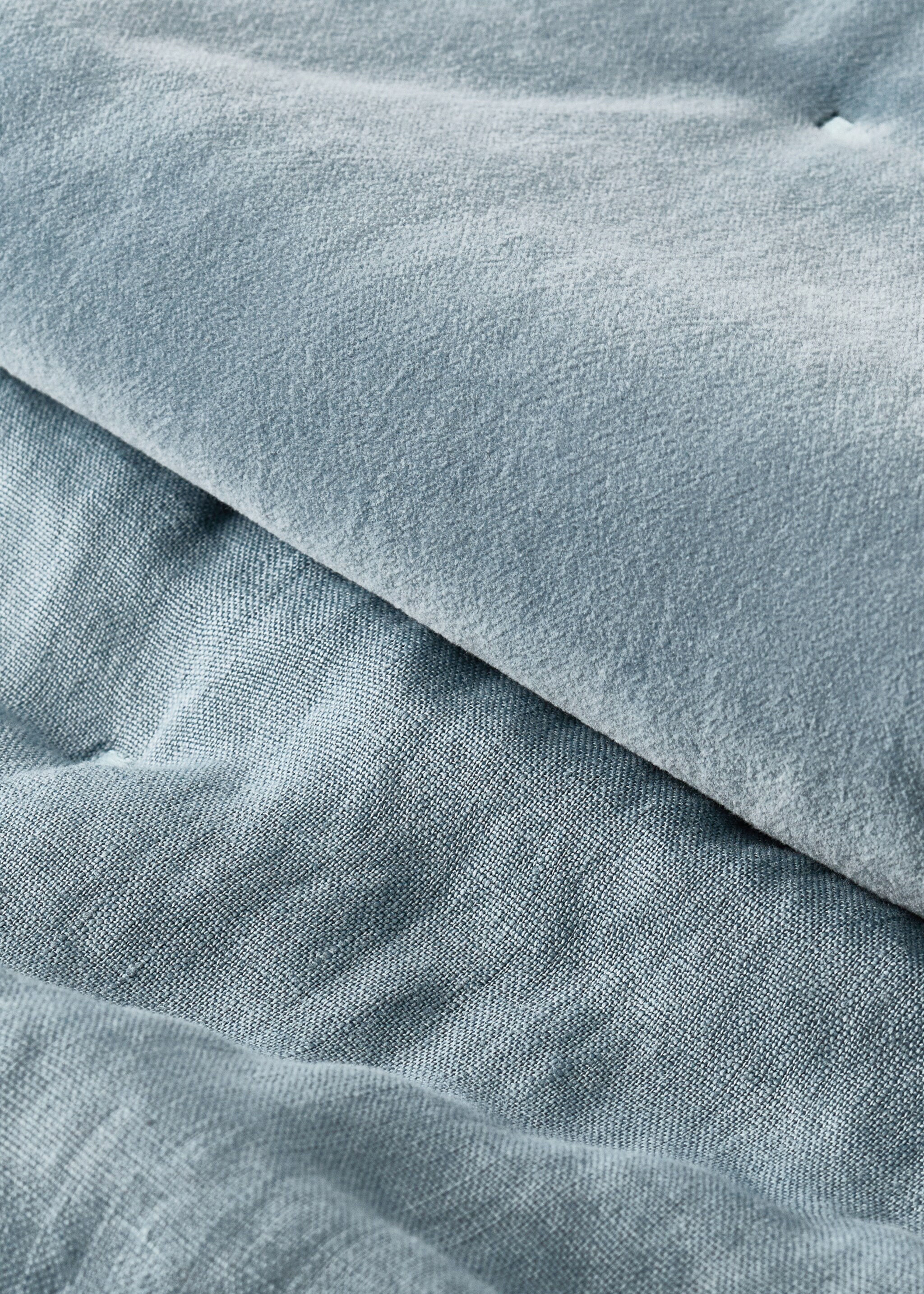 Linen velvet bedspread footboard - Details of the article 3, Petrol Blue. Ref: 27043310-00.
