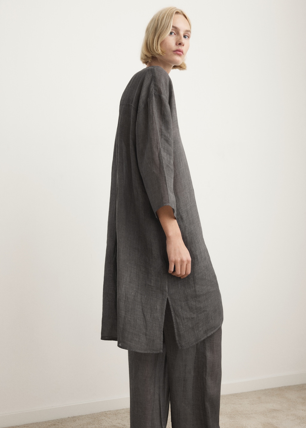 100% ramie trousers with an overdyed effect
