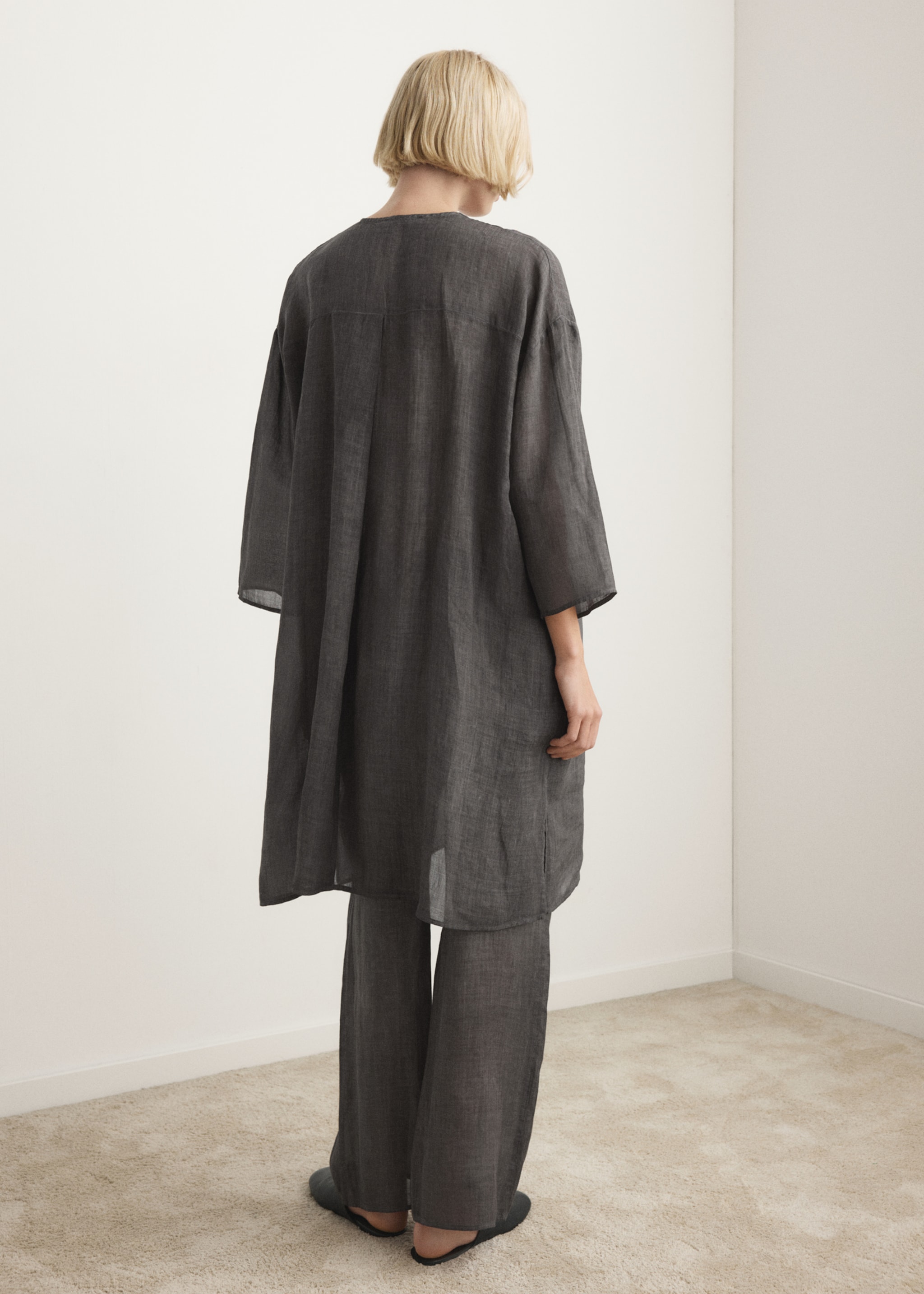 100% ramie trousers with an overdyed effect - Reverse of the article, Charcoal. Ref: 27043321-00.