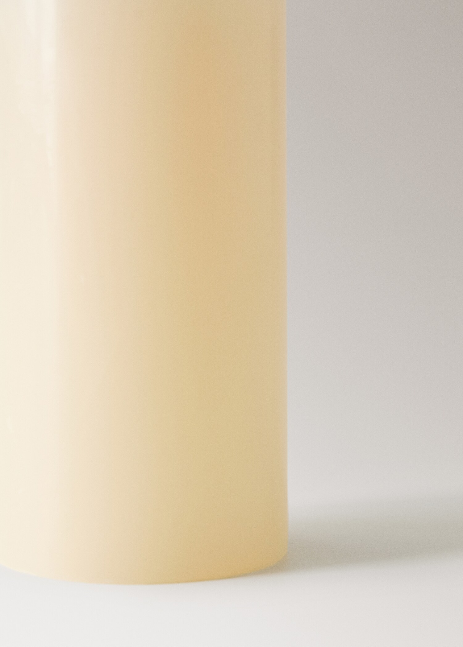 Medium cylindrical decorative candle - Details of the article 2