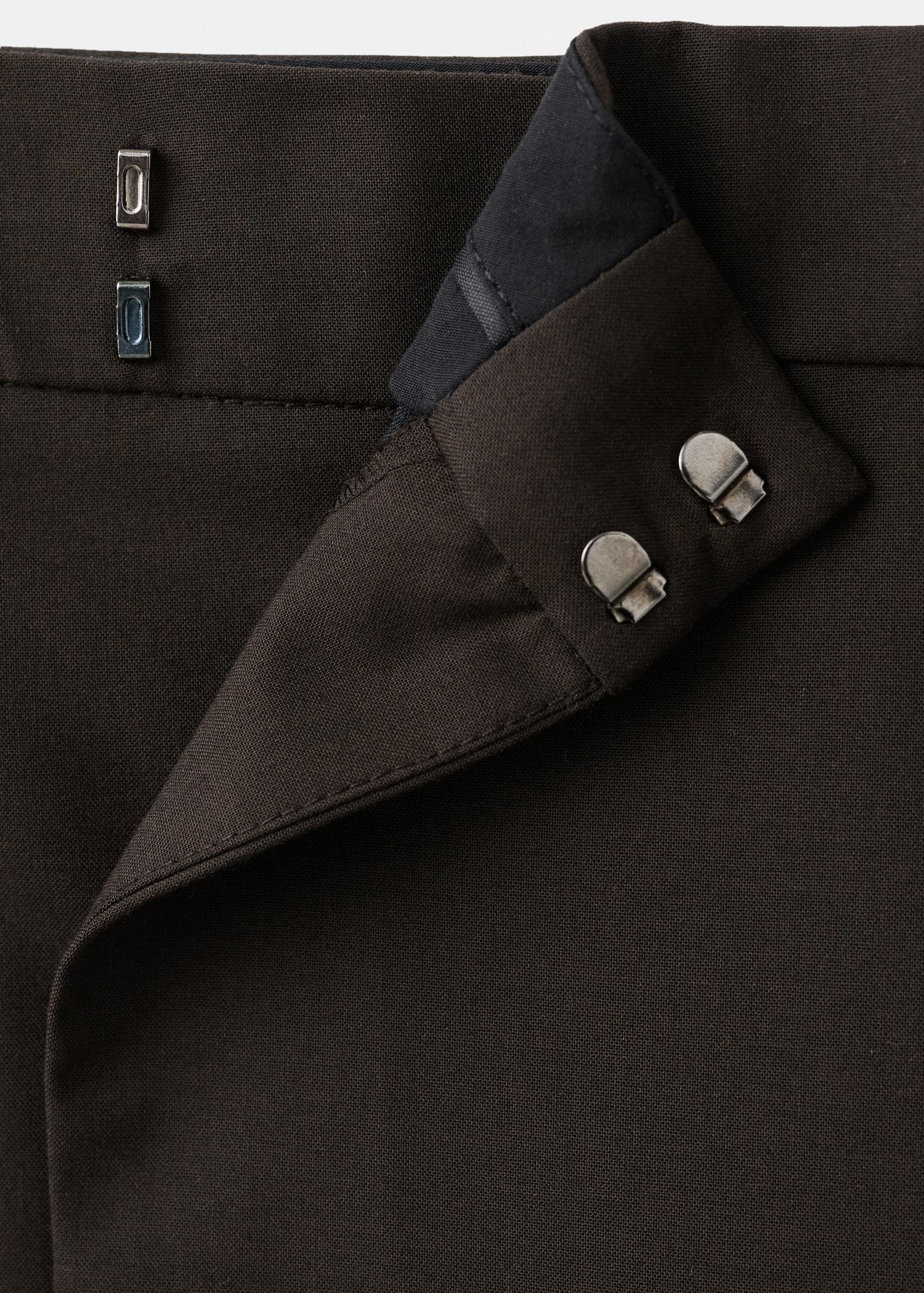 Saia cruzada abertura - Pormenor do artigo 8