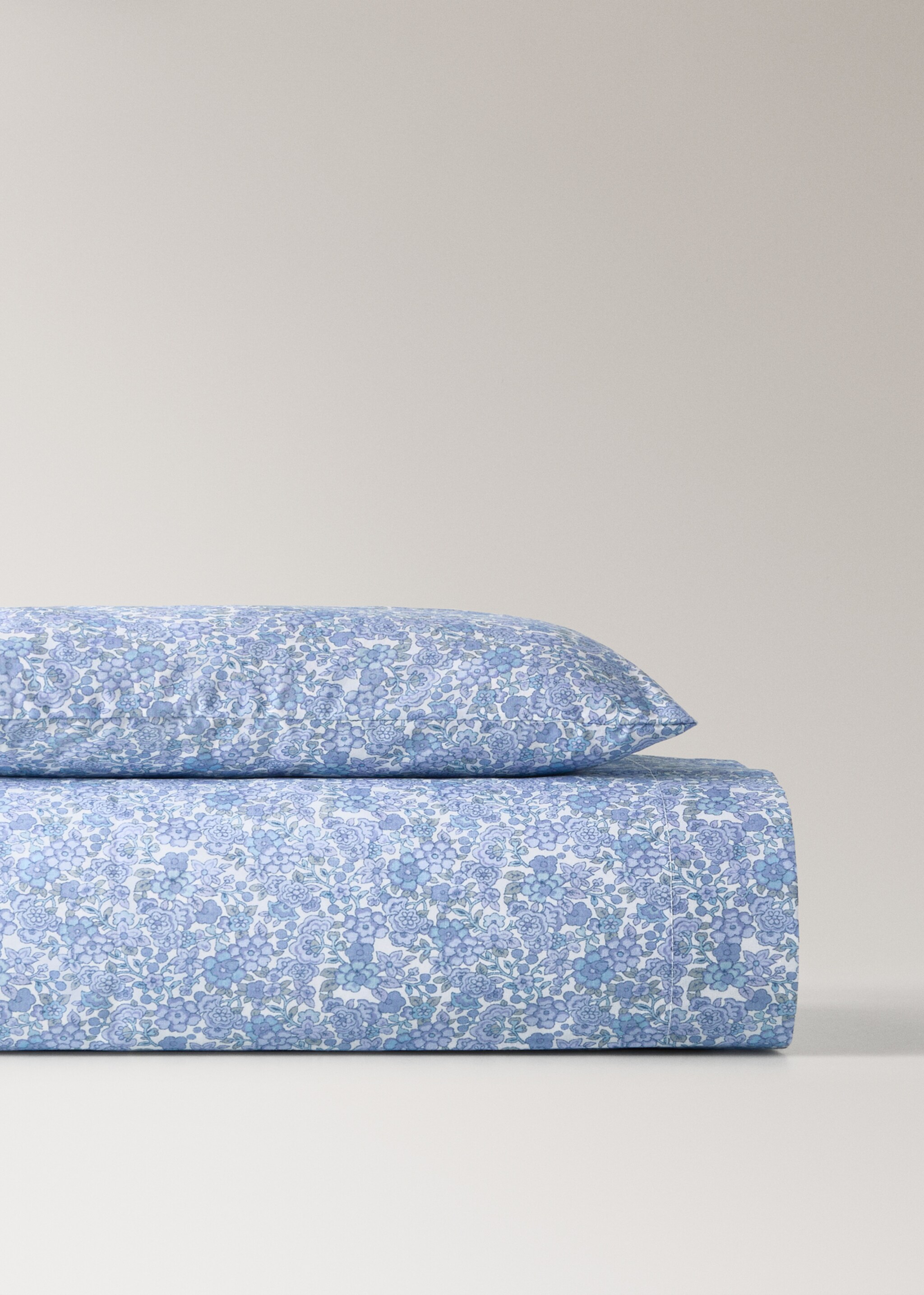 Cot bed sheet and pillowcase set in cotton percale with floral design - Article without model, Blue. Ref: 27044060-00.