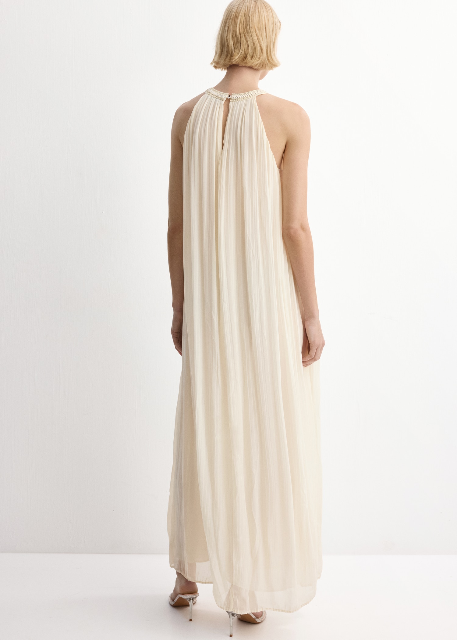 A-line halter neck dress - Reverse of the article