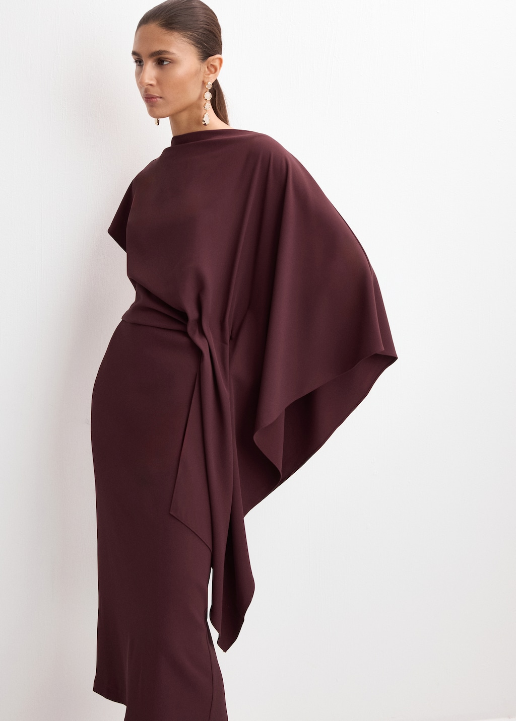 Midi dress with asymmetrical sleeves - image 3