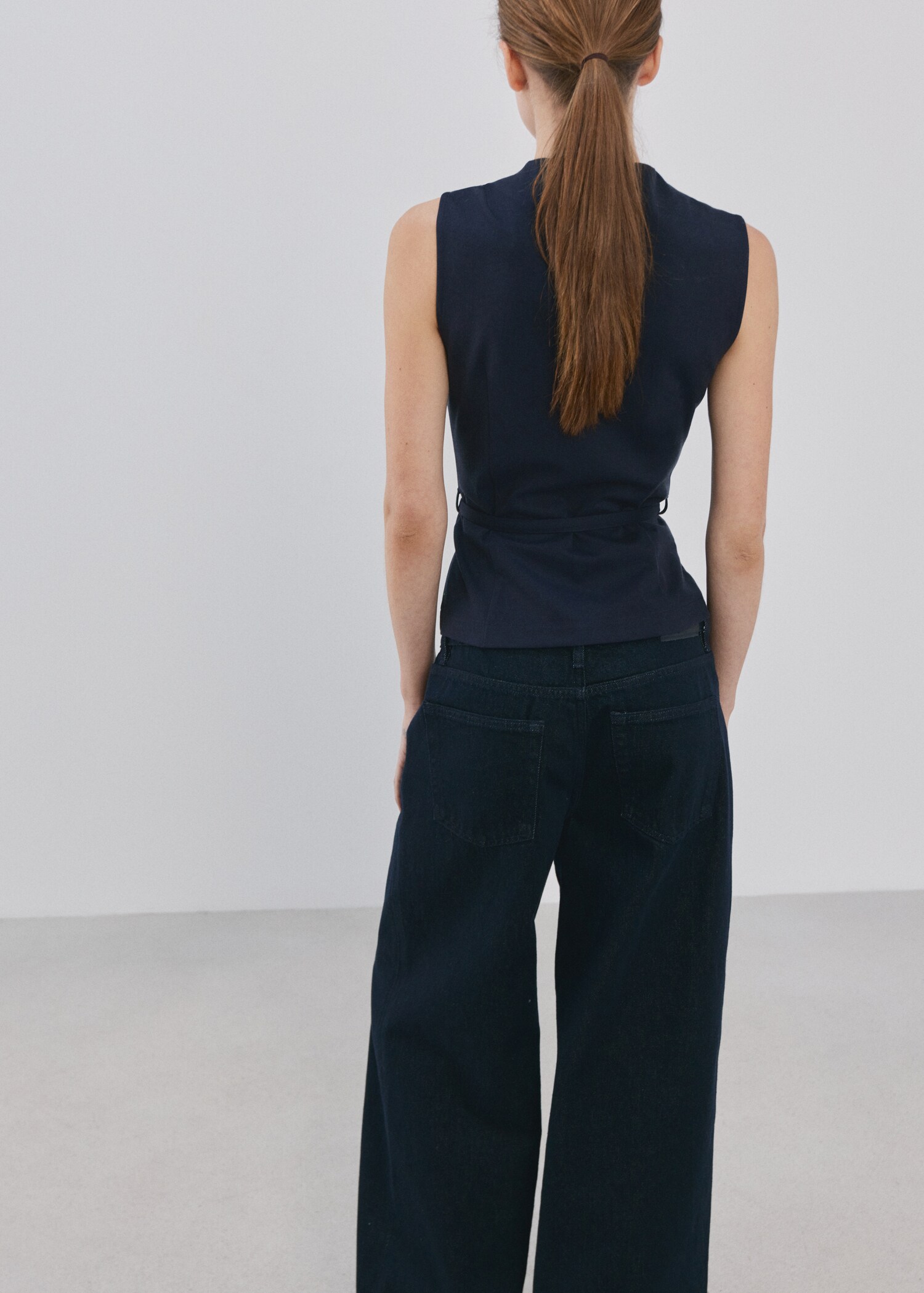 Zipper fitted waistcoat - Reverse of the article