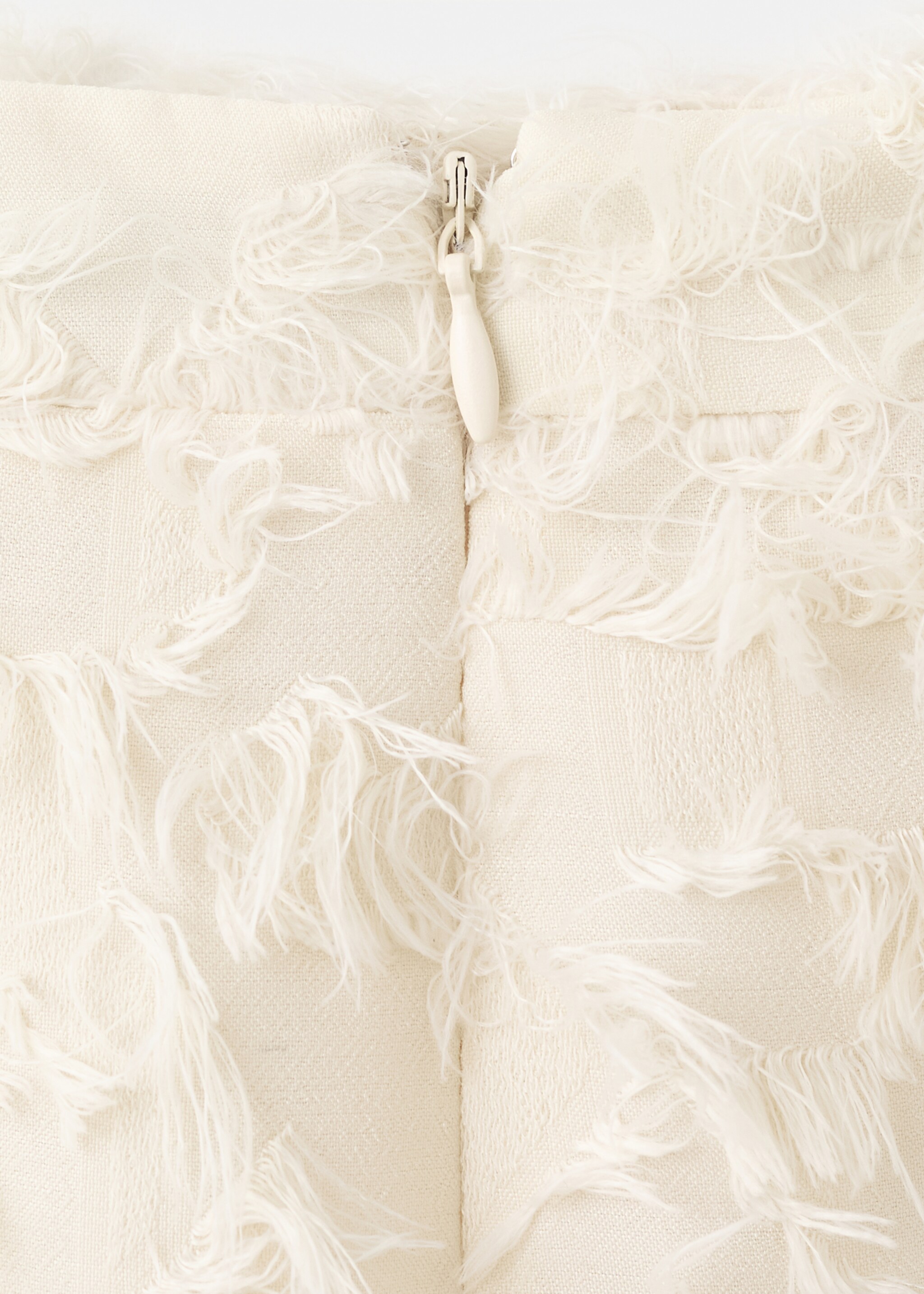 Feathered pencil skirt - Details of the article 8, Ecru. Ref: 27044089-00.