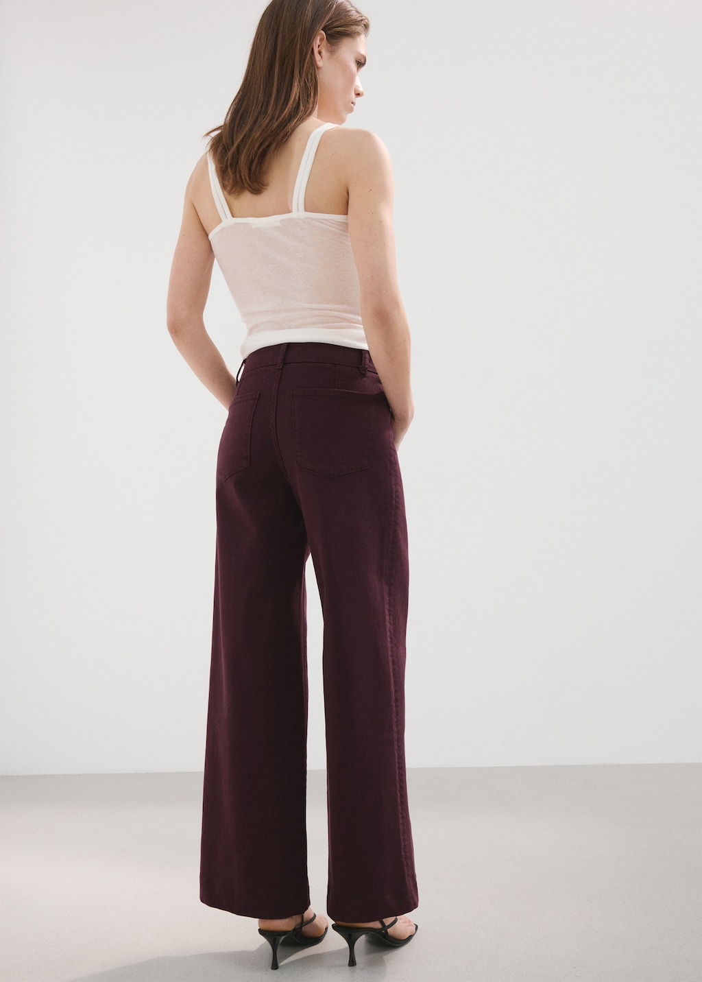 High-waisted wide leg jeans with stitching - image 3