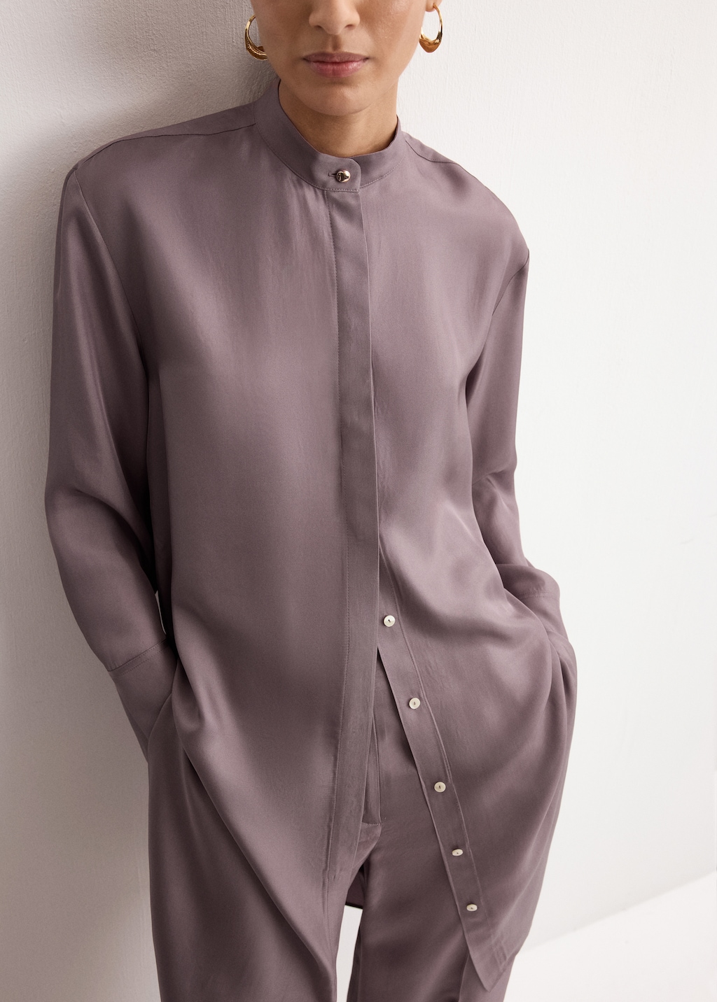 Long shirt with stand collar