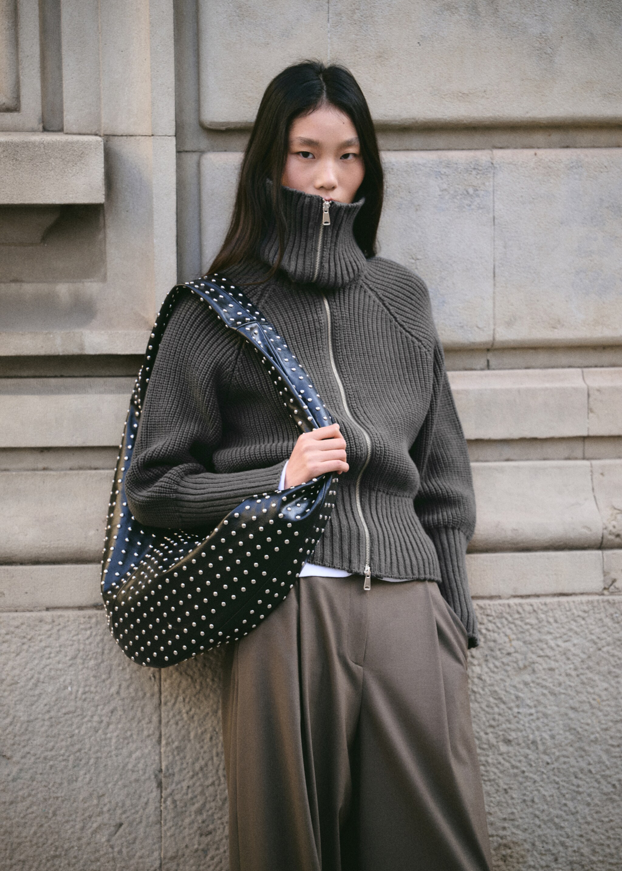 كارديجان محبوك بطيّة أمامية - رؤية وسط, فحمي. Ref: 27044100-00.