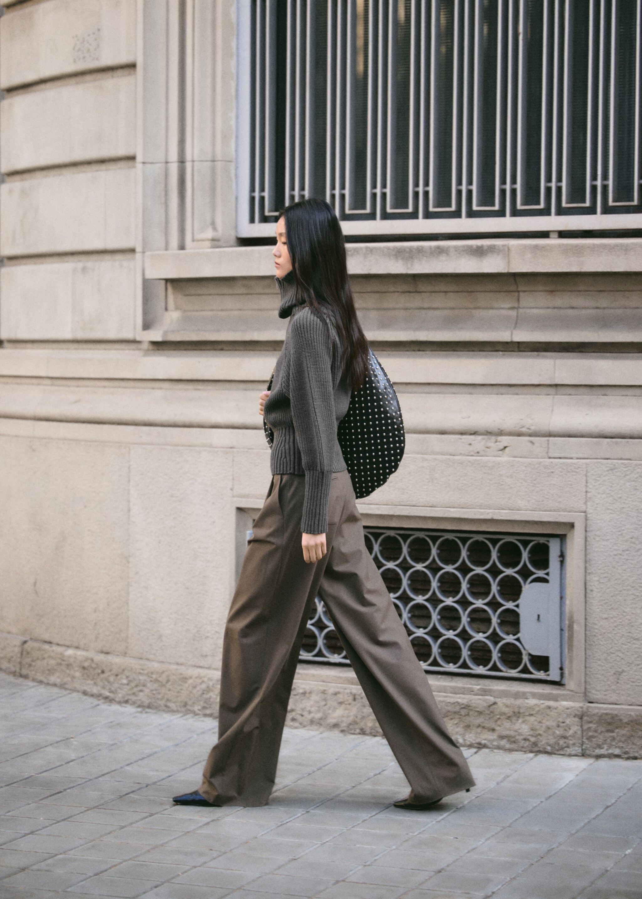 كارديجان محبوك بطيّة أمامية - تفاصيل المنتج 1, فحمي. Ref: 27044100-00.