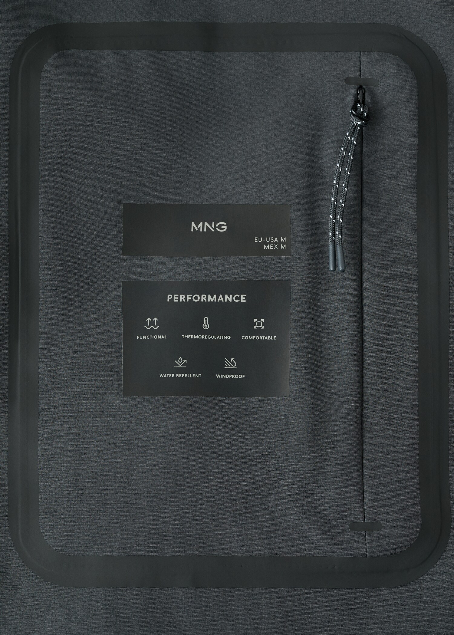 Water-repellent parka with pockets - Details of the article 0