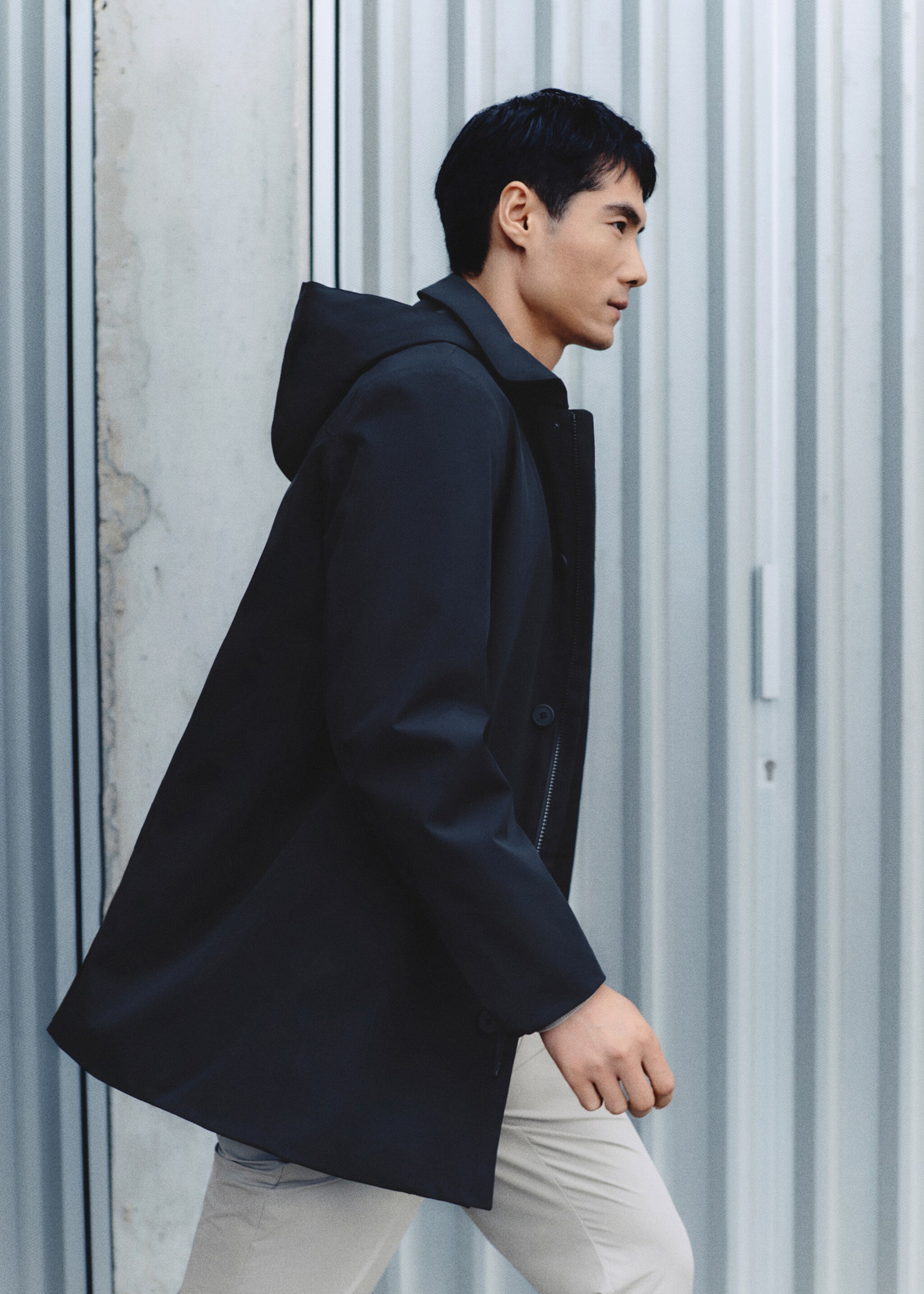 Packbarer Parka mit abnehmbarer Kapuze und Thermore®-Technologie - Detail des Artikels 4, Marineblau. Ref: 27044408-00.