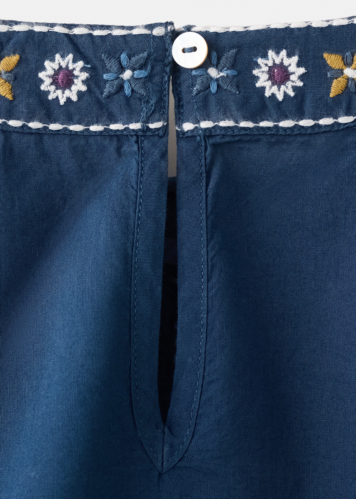 بلوزة بثنايا مخرزة - تفاصيل المنتج 0