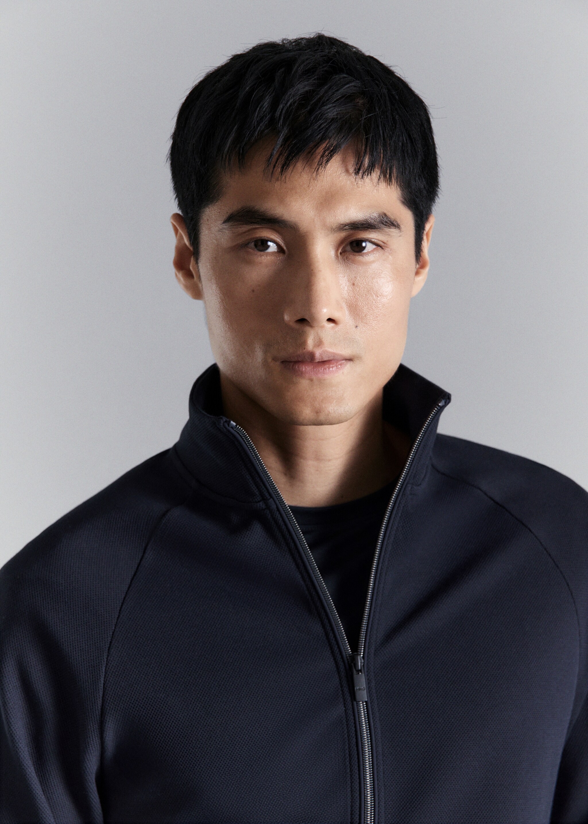 Свитшот прямого кроя на молнии из технологичной ткани - Деталь изделия 1, Глубокий темно-синий. Ref: 27044426-00.