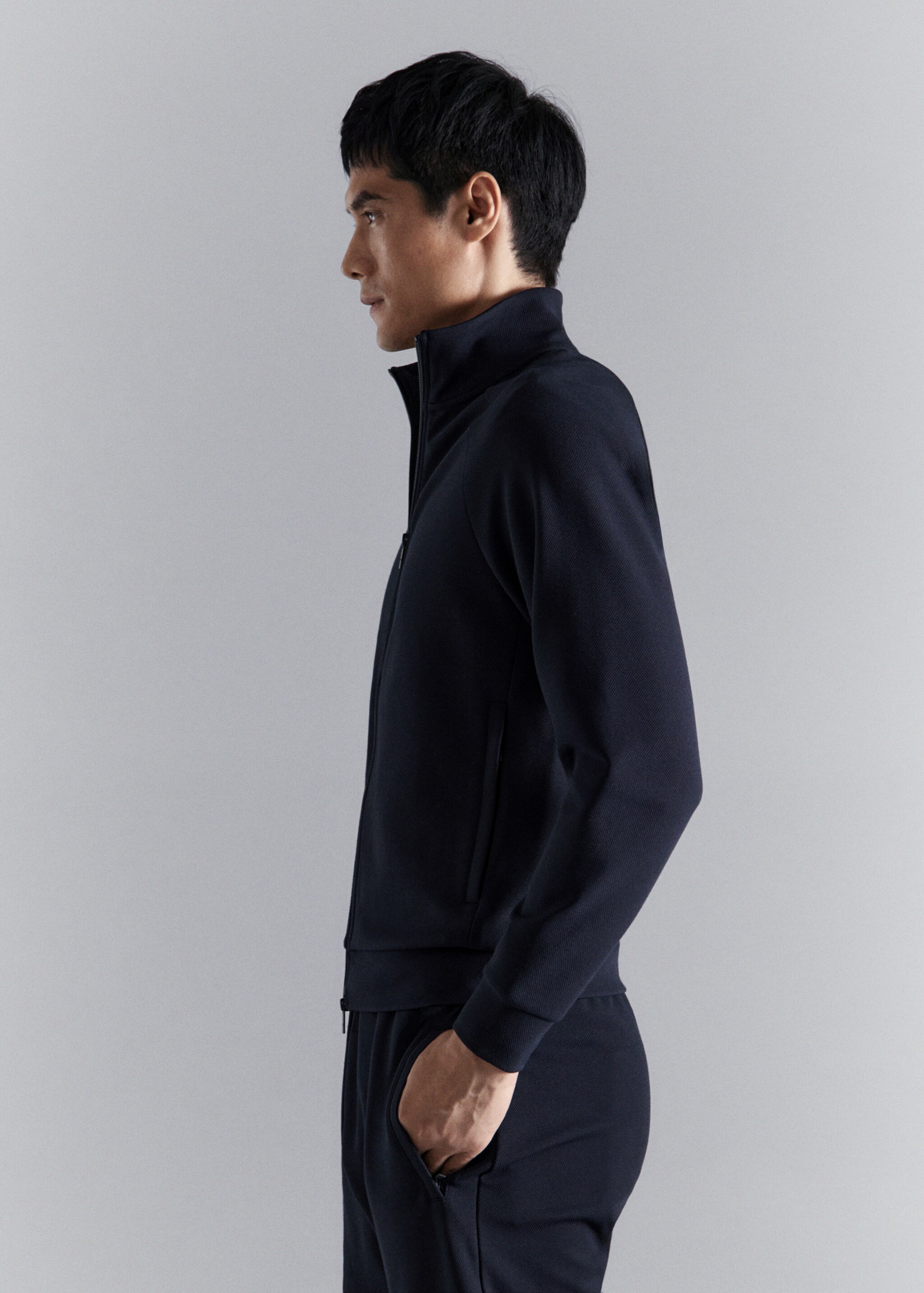 Свитшот прямого кроя на молнии из технологичной ткани - Деталь изделия 2, Глубокий темно-синий. Ref: 27044426-00.
