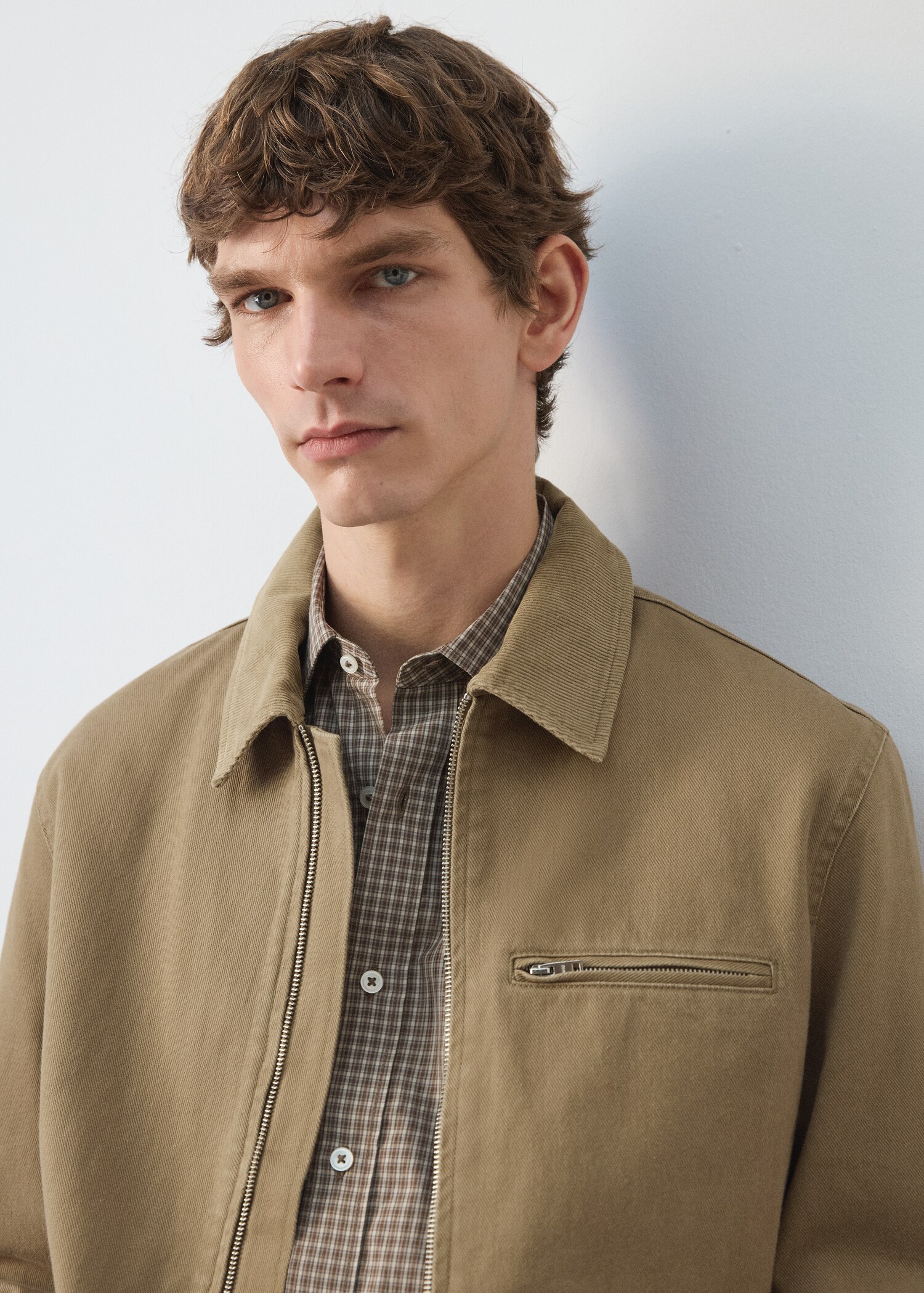 سترة جينز بياقة مخملية - تفاصيل المنتج 1