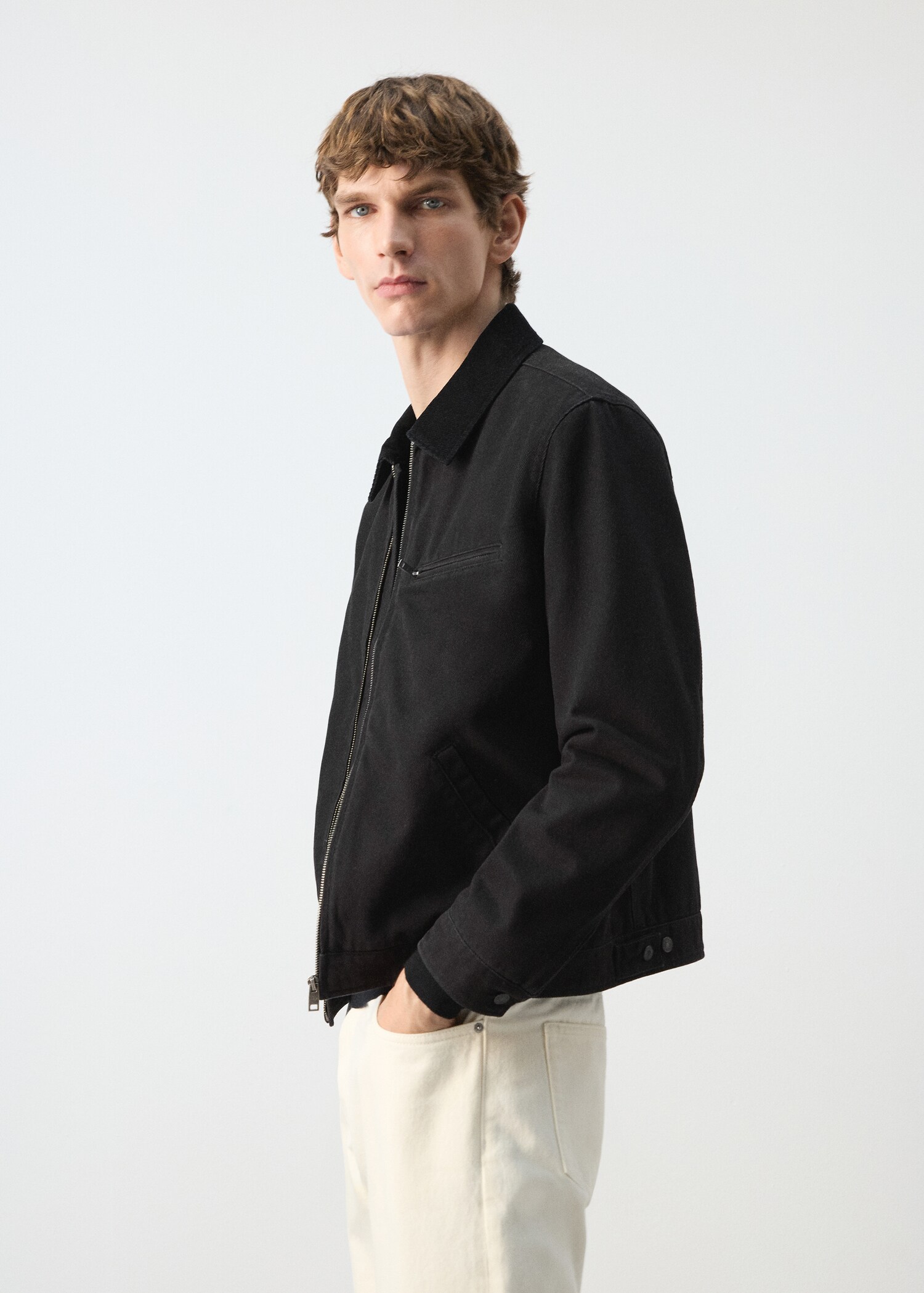 سترة جينز بياقة مخملية - تفاصيل المنتج 2