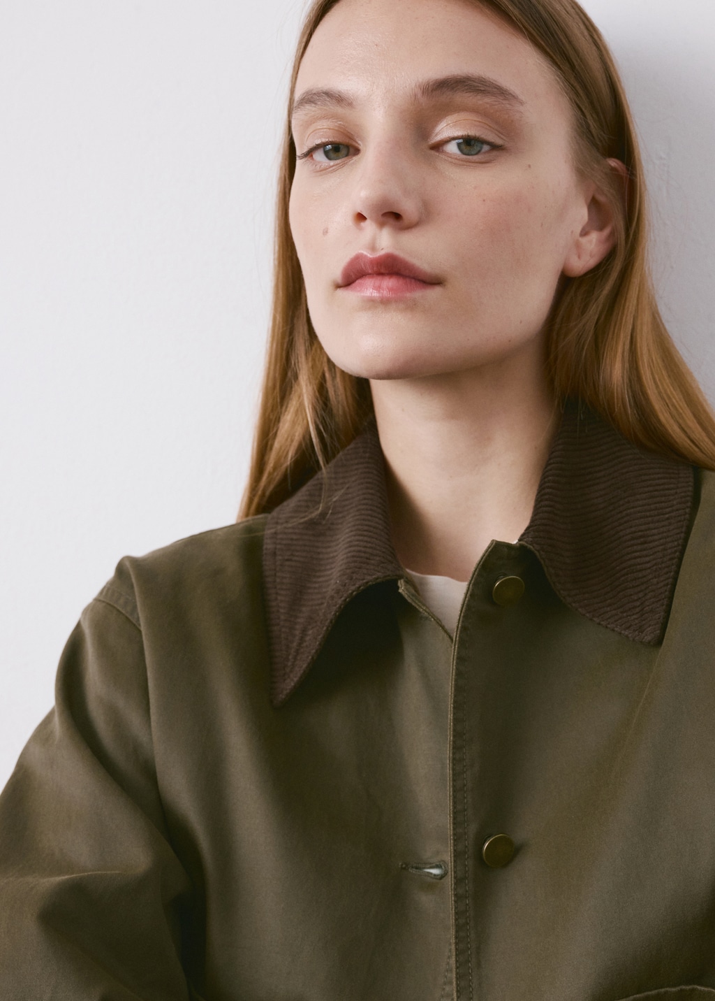 Denim barn jacket with contrasting collar - image 5