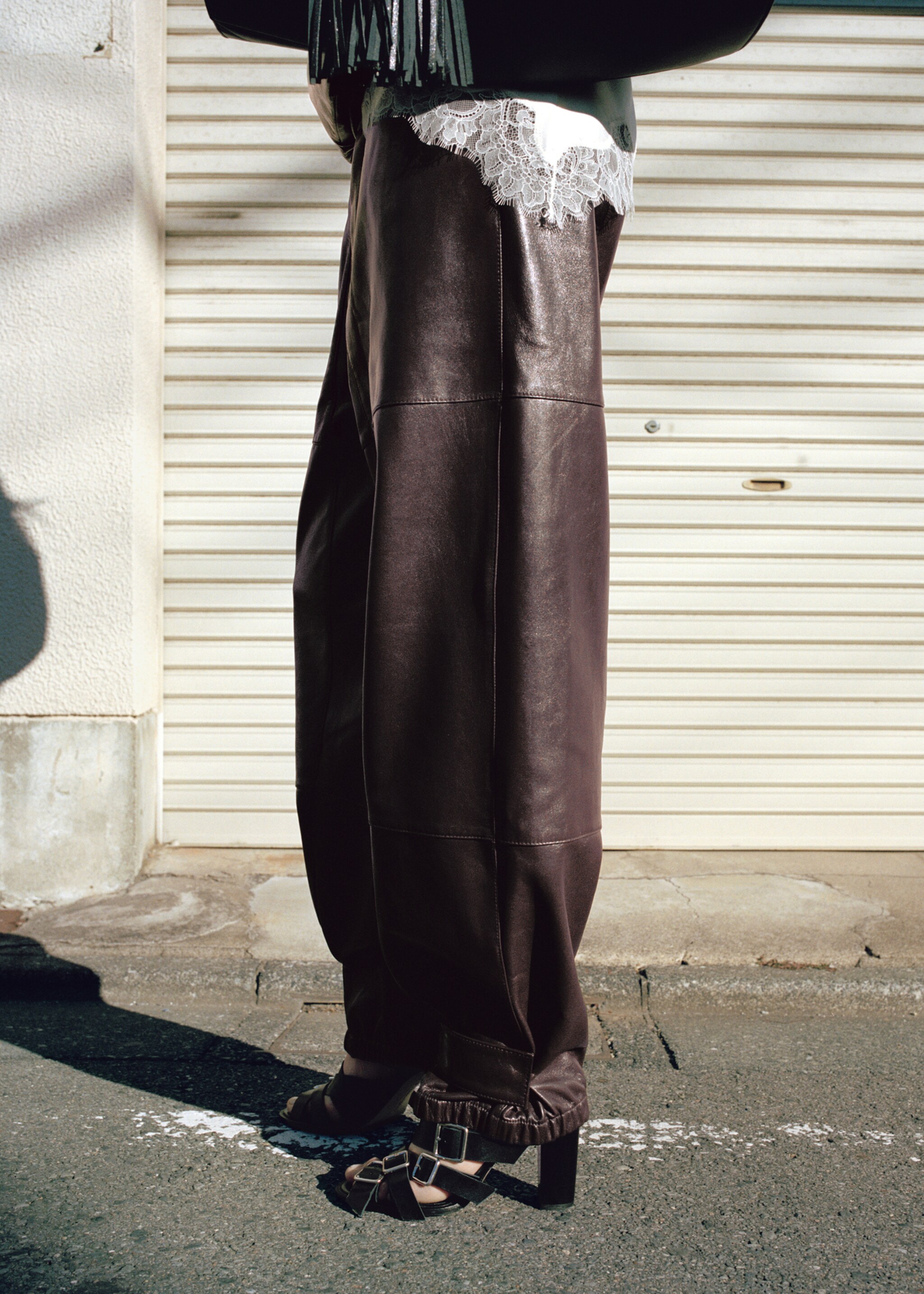 Pantalón 100% piel bajo abotonado - Plano medio, Burdeos. Ref: 27044442-00.