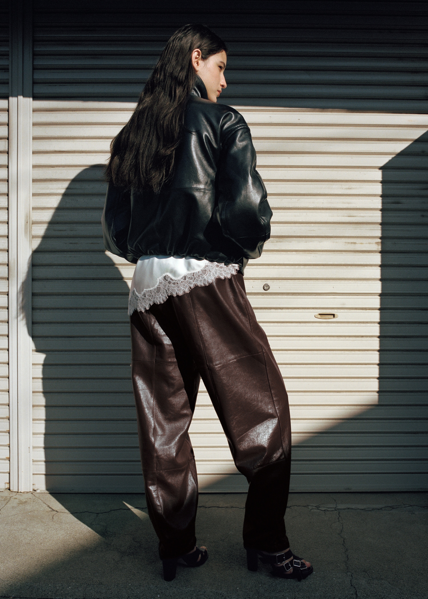 Pantalón 100% piel bajo abotonado - Reverso del artículo