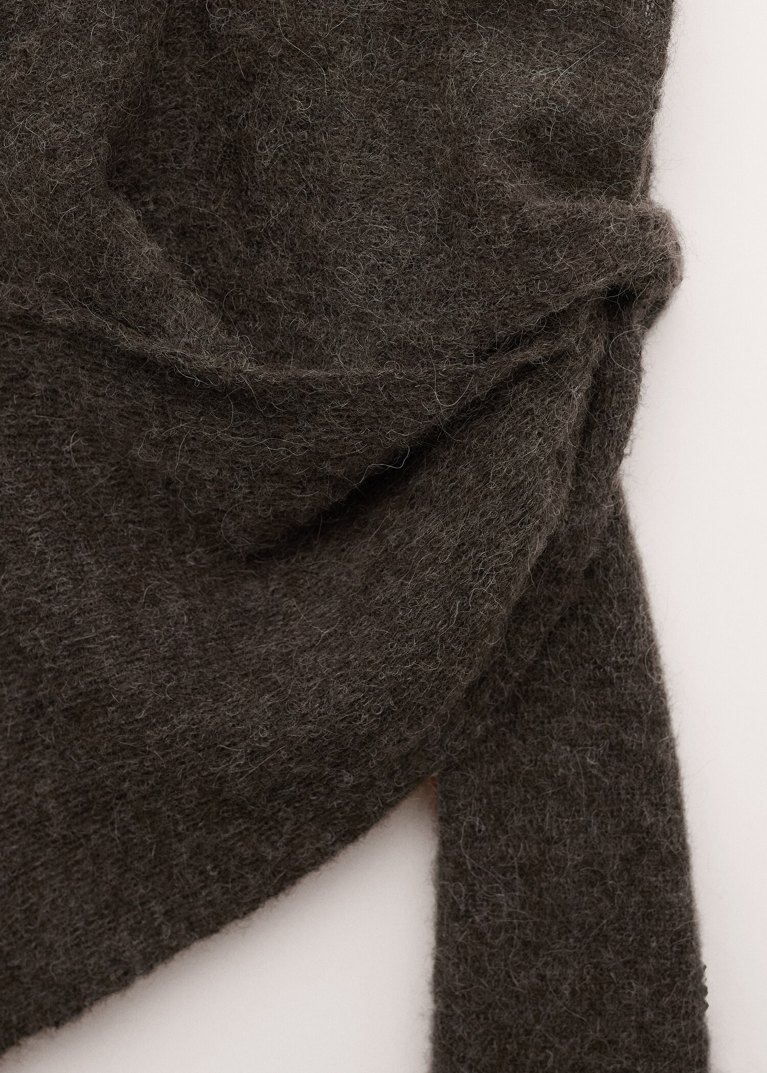 Asymmetrical alpaca top - تفاصيل المنتج 8