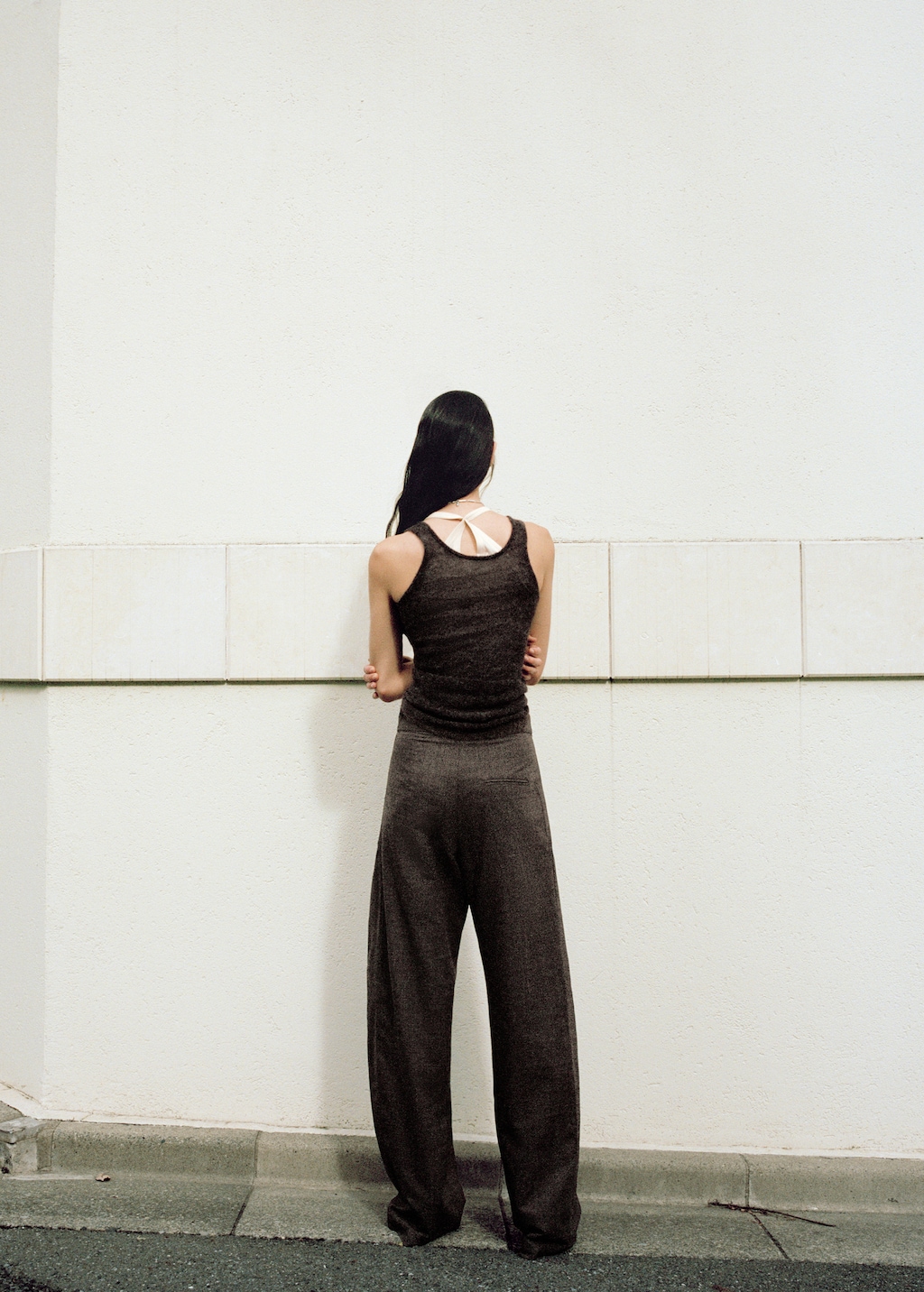 Pleated trousers with belt - image 2