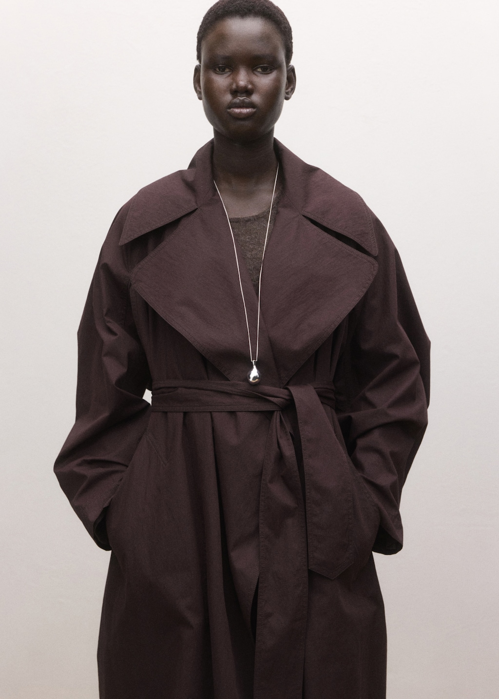 Cotton trench with maxi lapels and belt - image 3