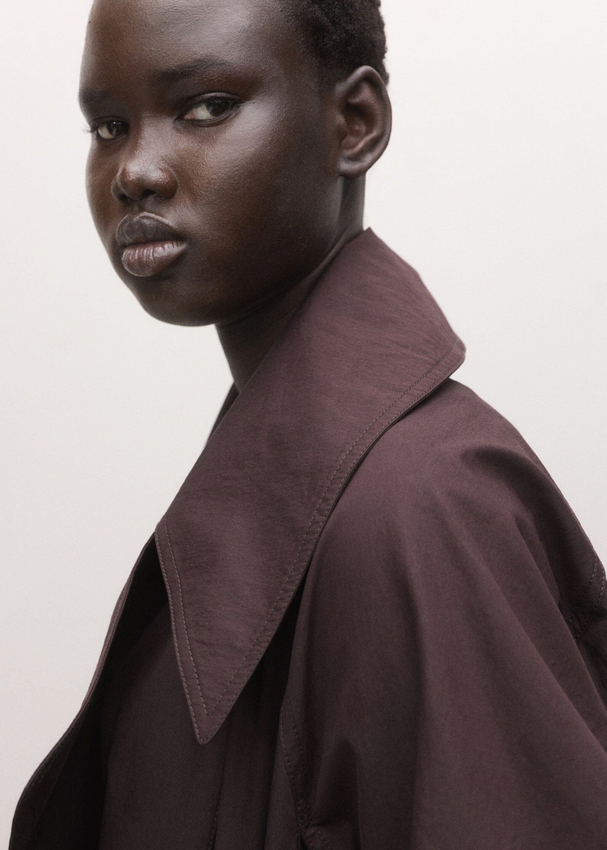 Cotton trench with maxi lapels and belt - Details of the article 1, Plum. Ref: 27044446-00.