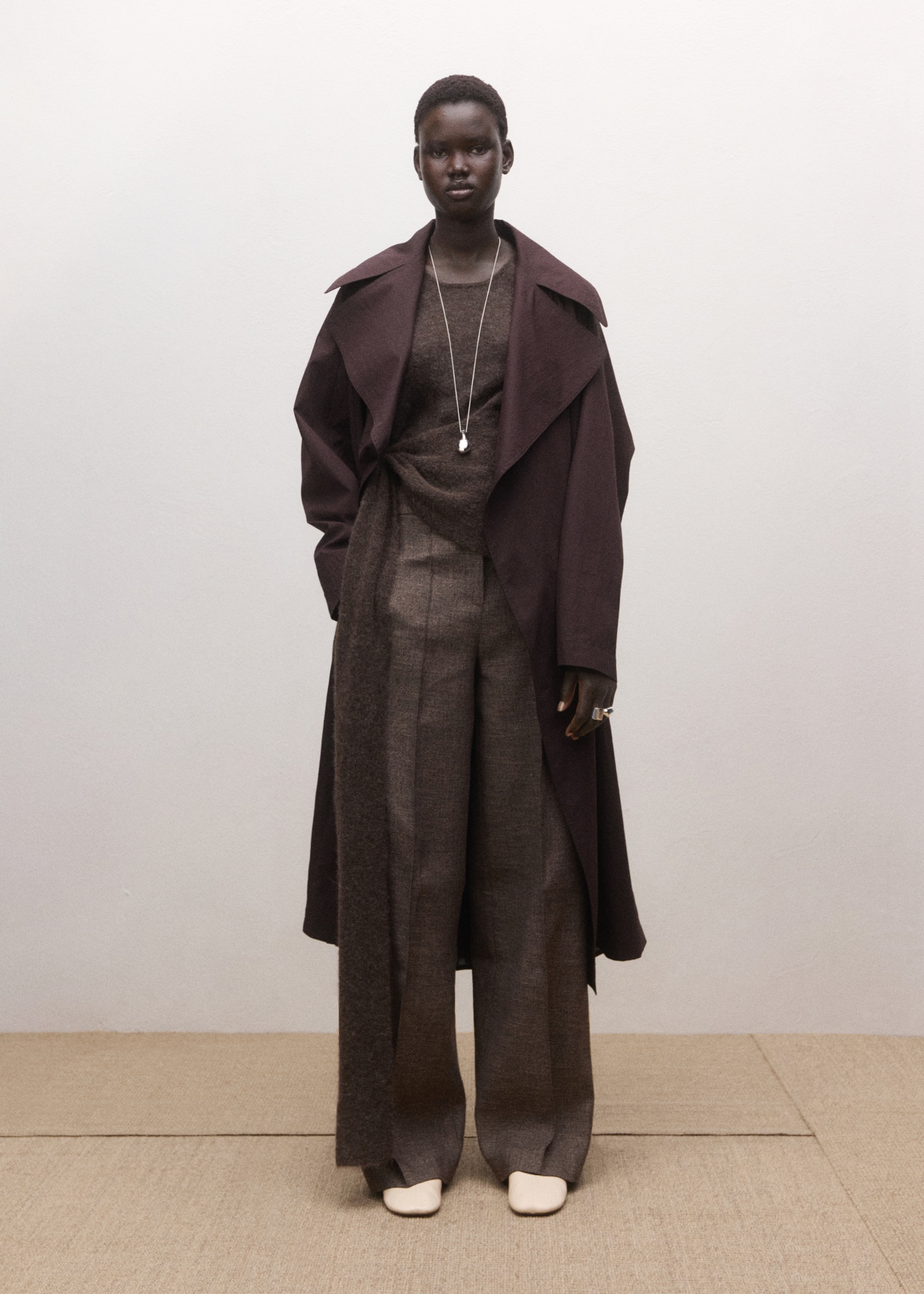 Maxi bavlněný trenčkot s velkými klopami a páskem - Detail zboží 2