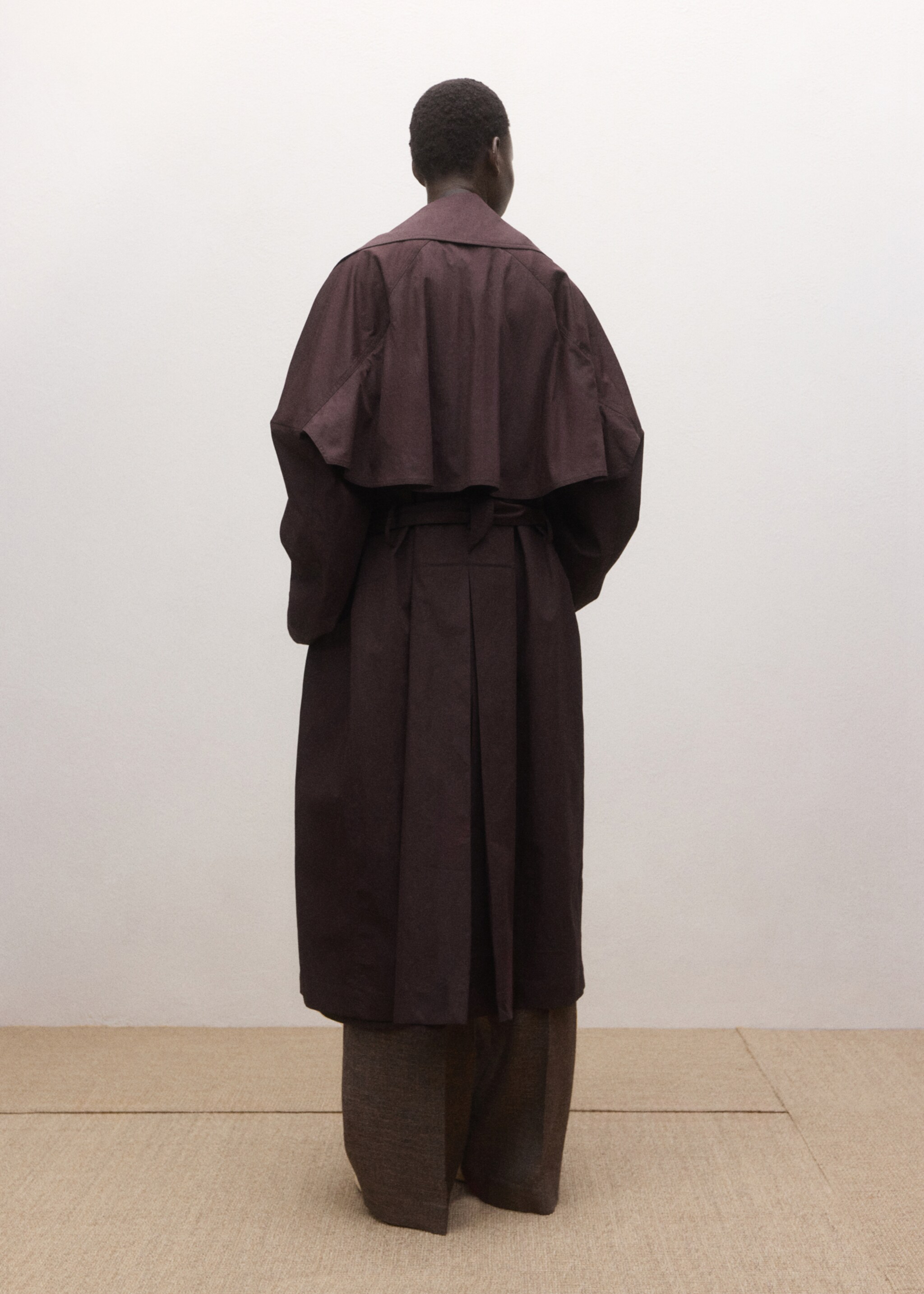 Cotton trench with maxi lapels and belt - Reverse of the article, Plum. Ref: 27044446-00.