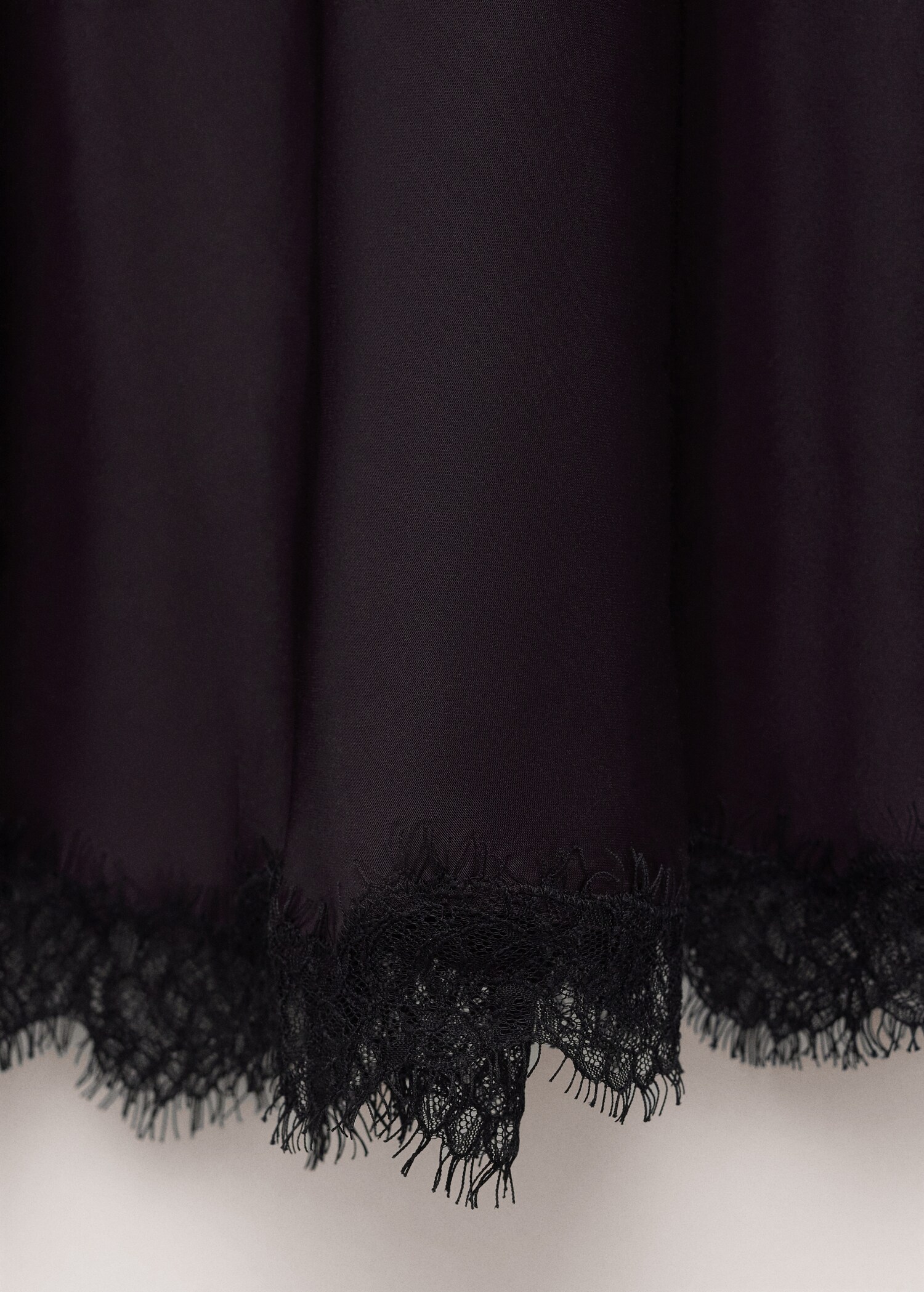 Robe en dentelle avec ouverture - Détail de l'article 0