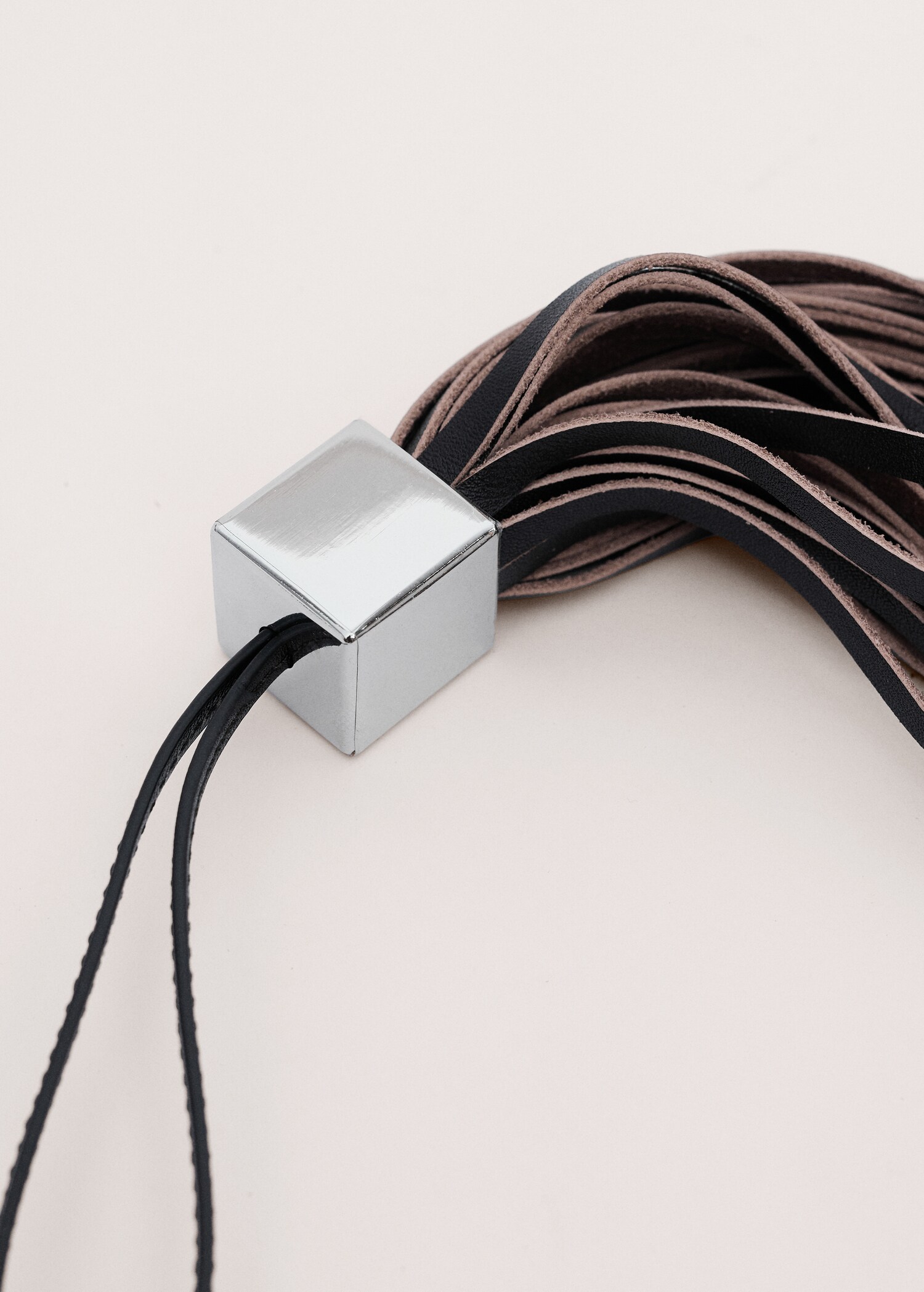 100% leather fringe keyring - Medium plane