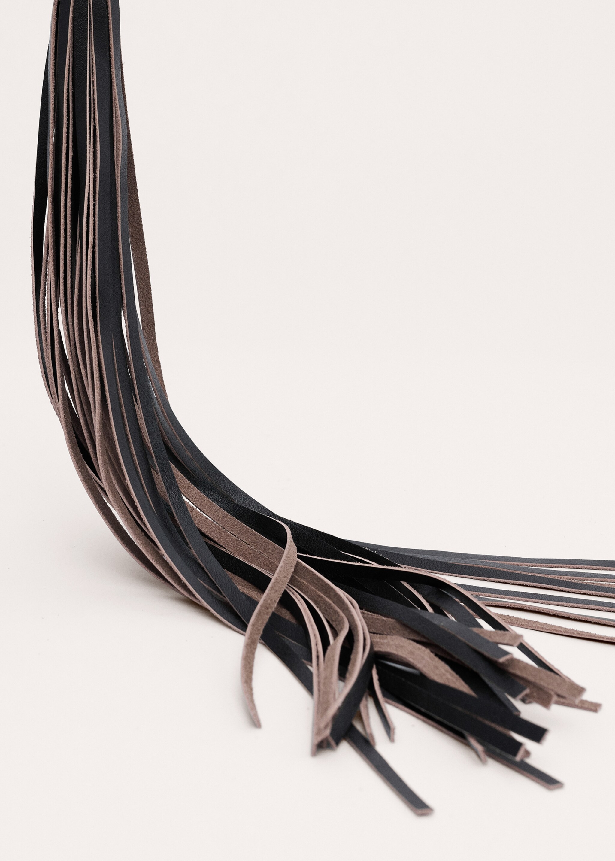 100% leather fringe keyring - Details of the article 1, Black. Ref: 27044450-00.