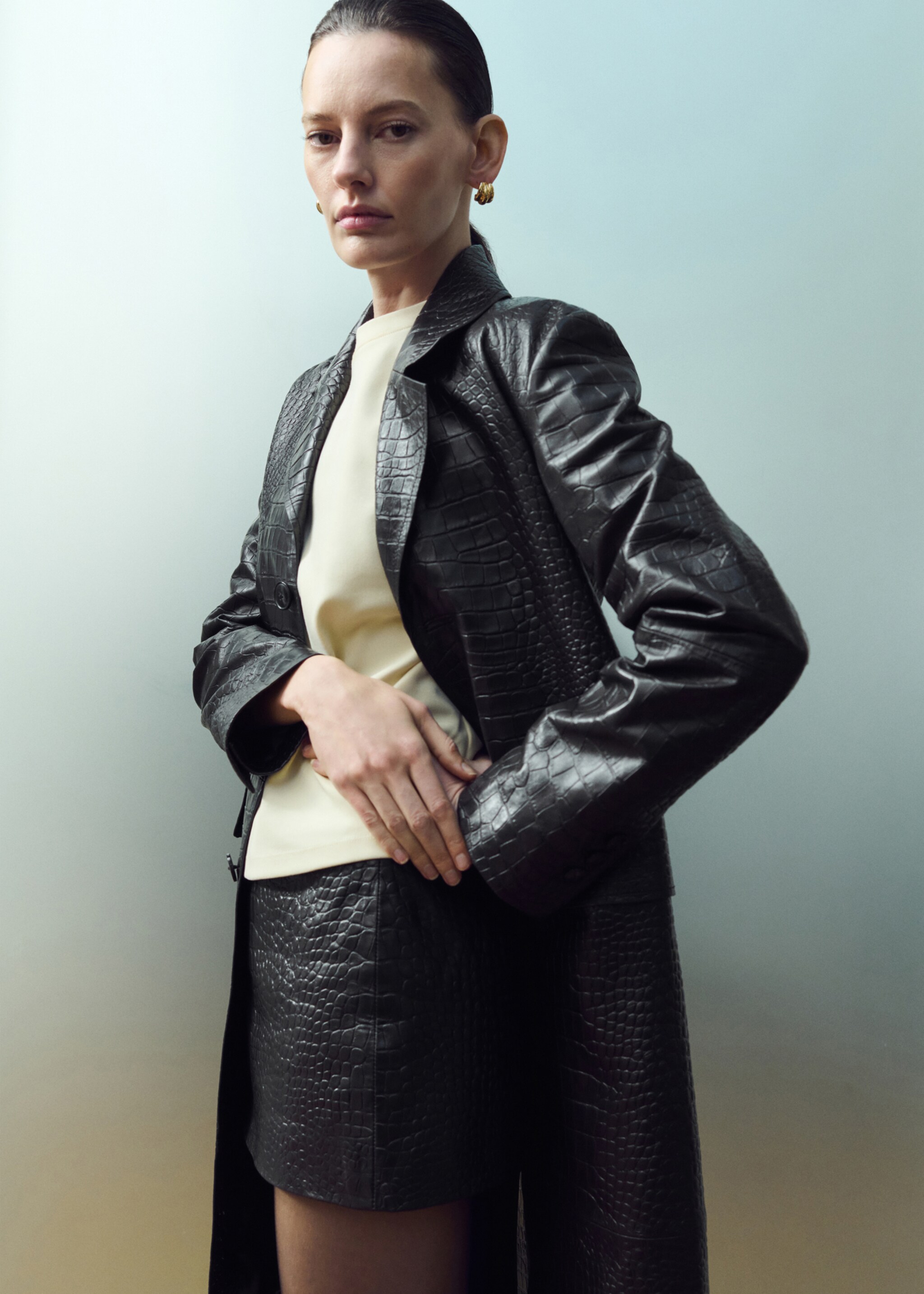 100% leather crocodile-effect short skirt - Medium plane, Black. Ref: 27044773-00.