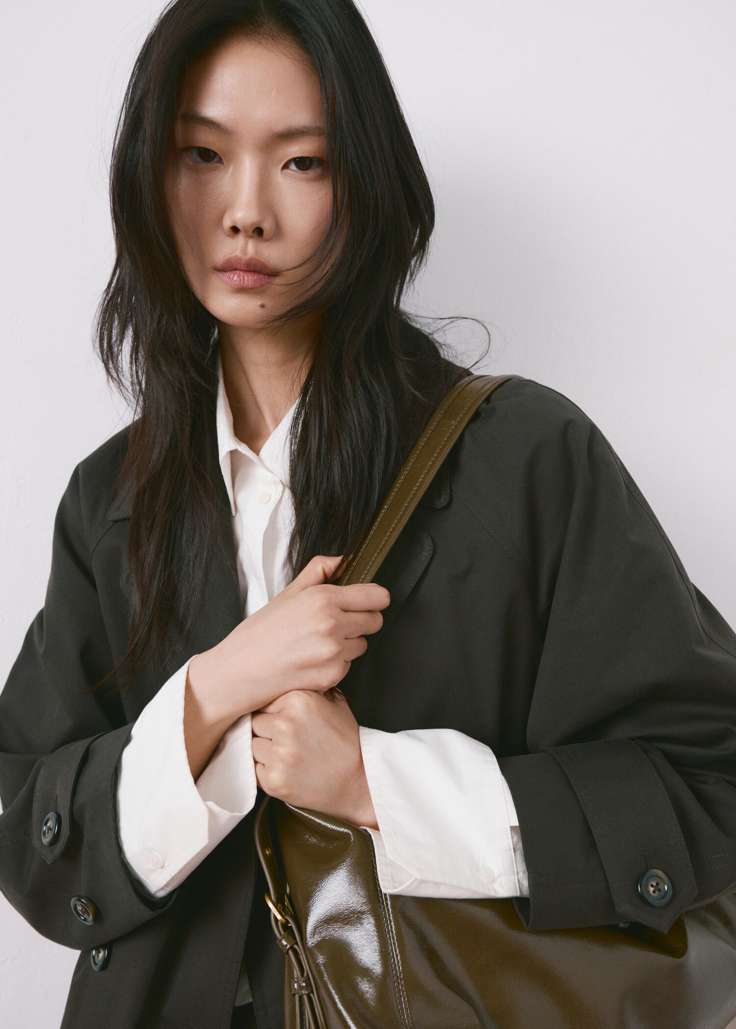 Long double-breasted trench coat - Details of the article 1