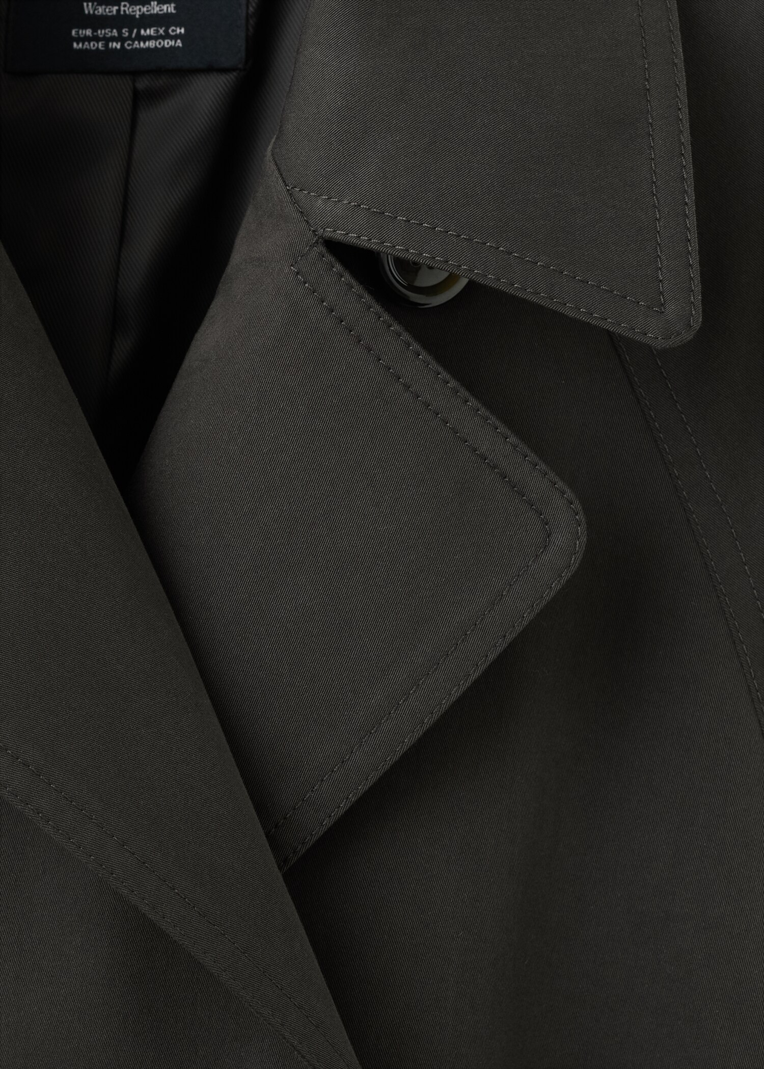 Long double-breasted trench coat - Details of the article 8