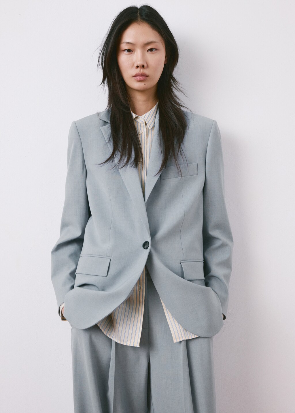 Straight suit jacket with lapel pockets - image 3