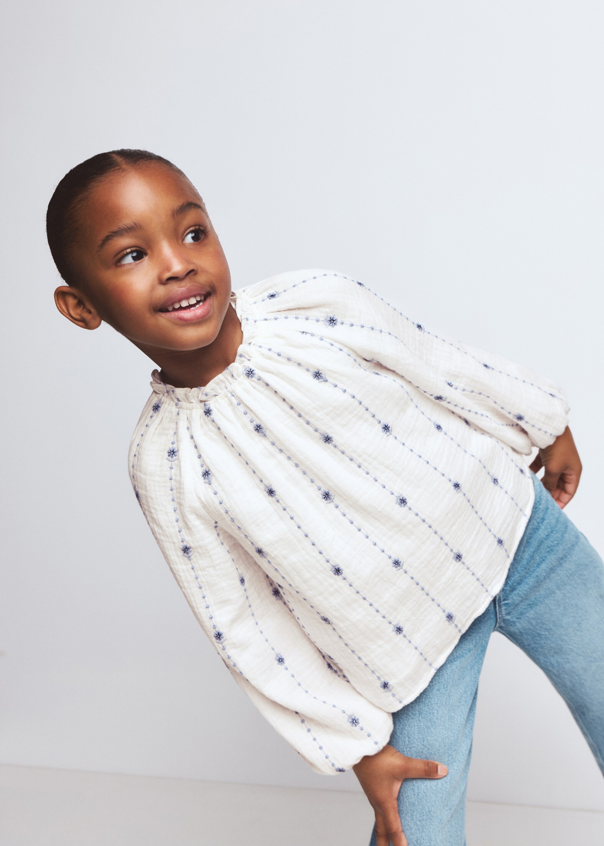 Flower-embroidered cotton blouse - Details of the article 1, White. Ref: 27045147-00.