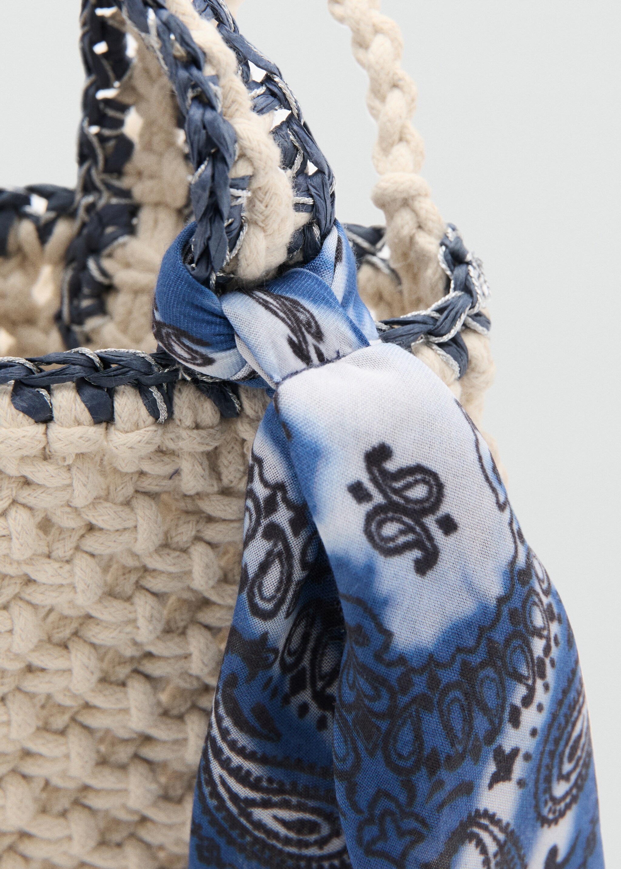 Mini bolso trenzado - Detalle del artículo 2, Arena. Ref: 27045152-00.