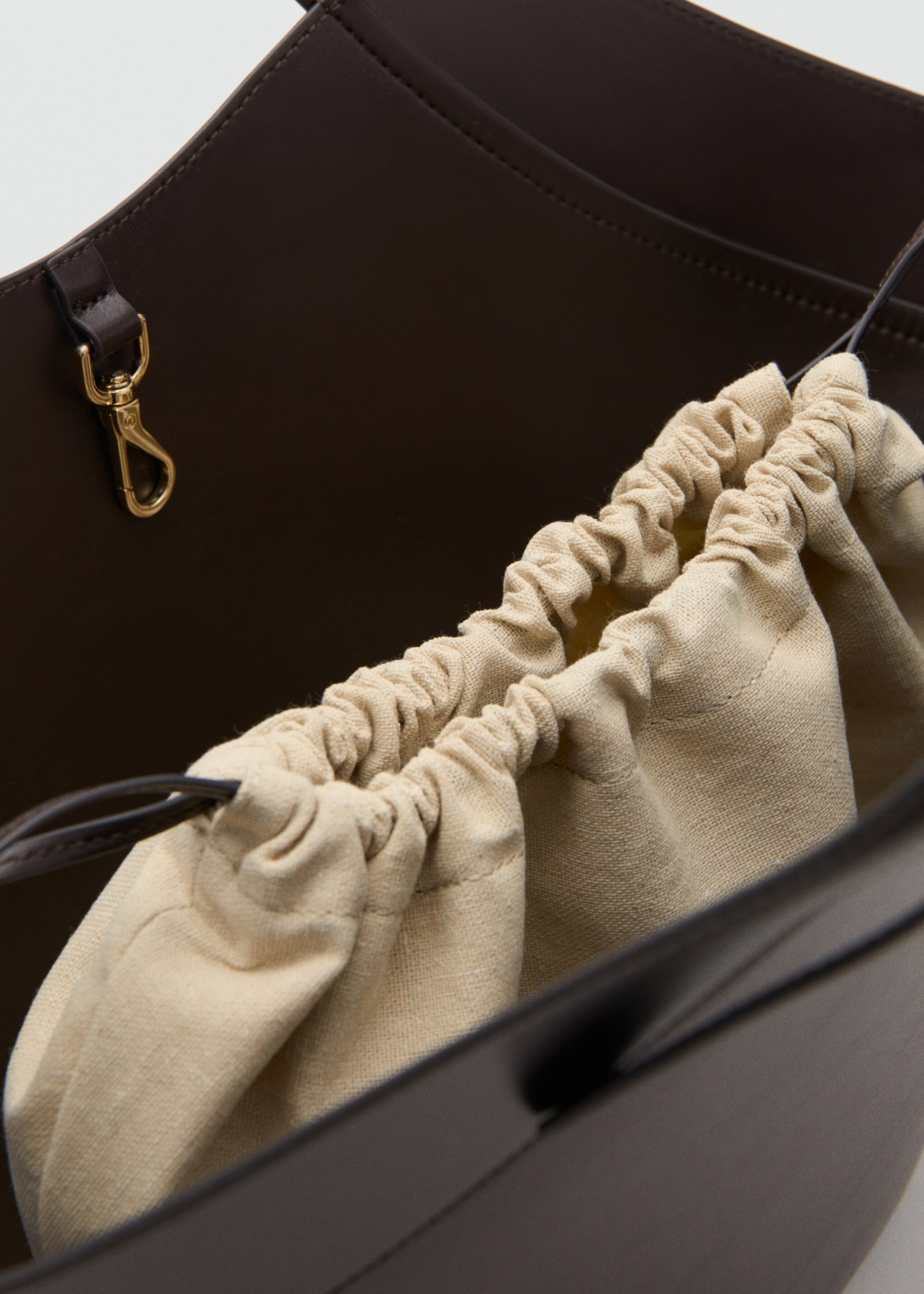 Large double handle buckle bag - Деталь изделия 1, Шоколадный. Ref: 27045160-00.