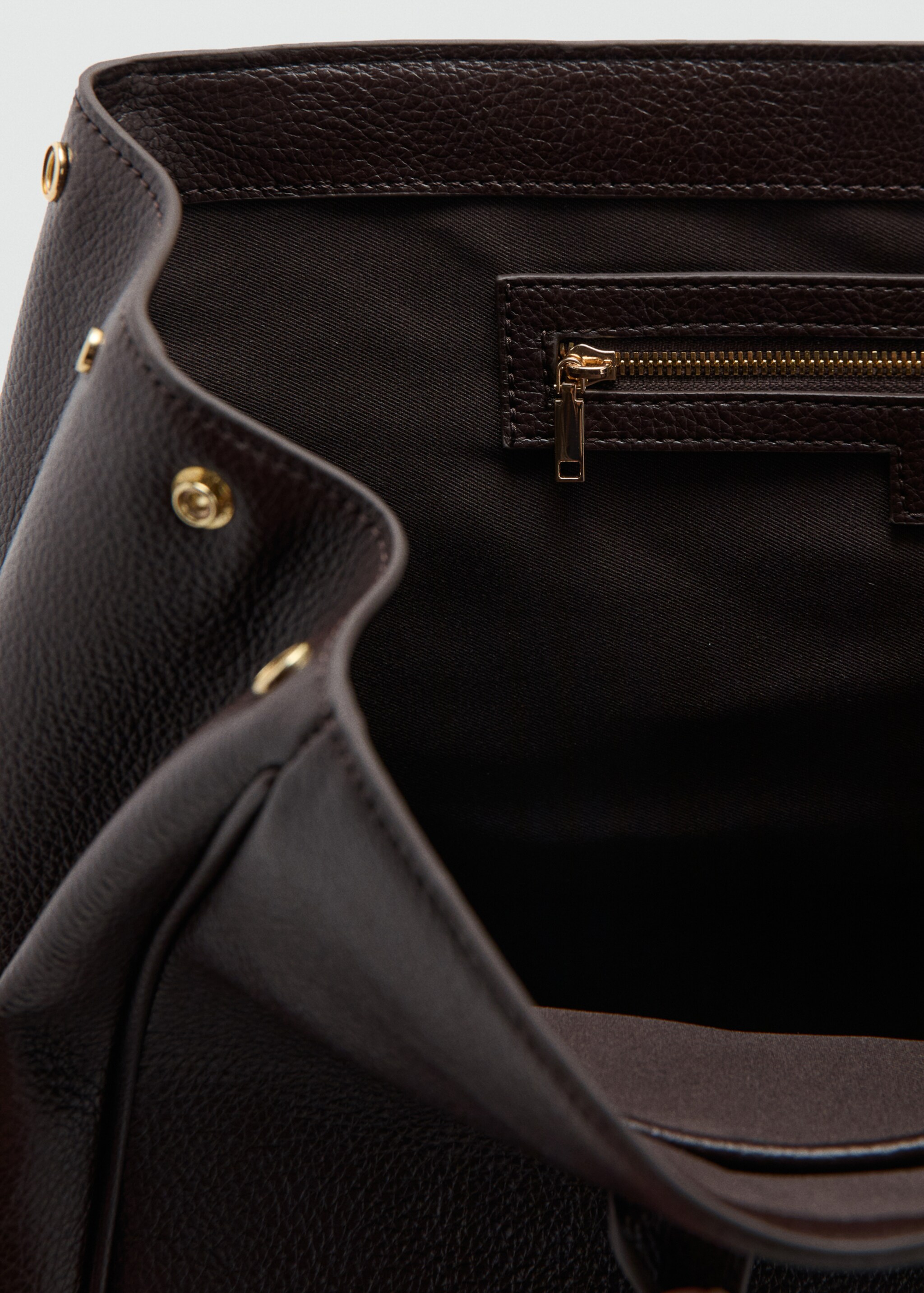 Medium city handbag with flap - Details of the article 3, Chocolate. Ref: 27045166-00.