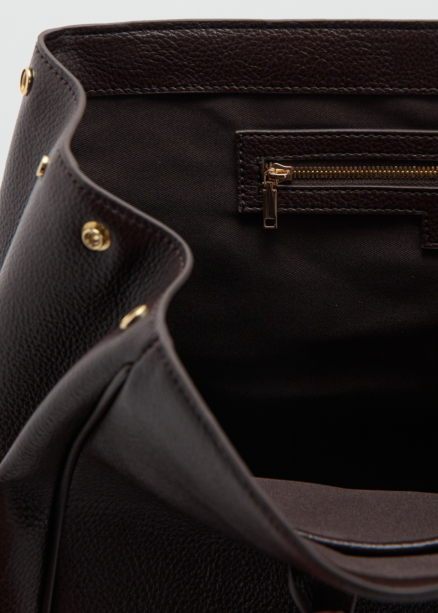 Medium city handbag with flap - Details of the article 3