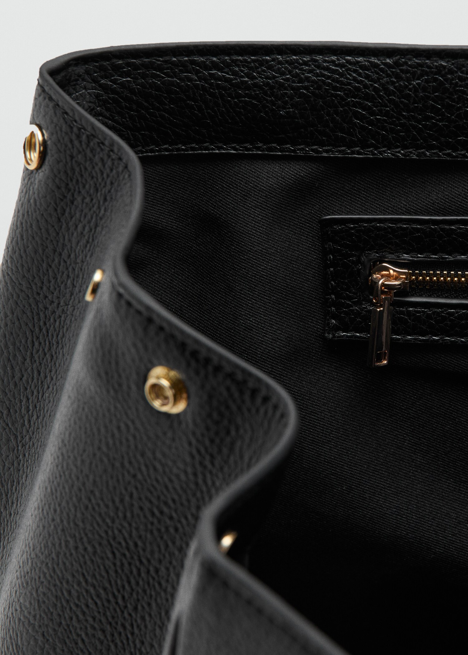 Medium city handbag with flap - Details of the article 3