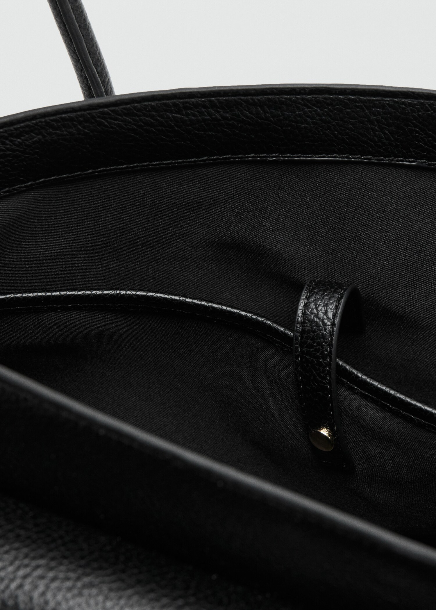 Medium city handbag with flap - Details of the article 4