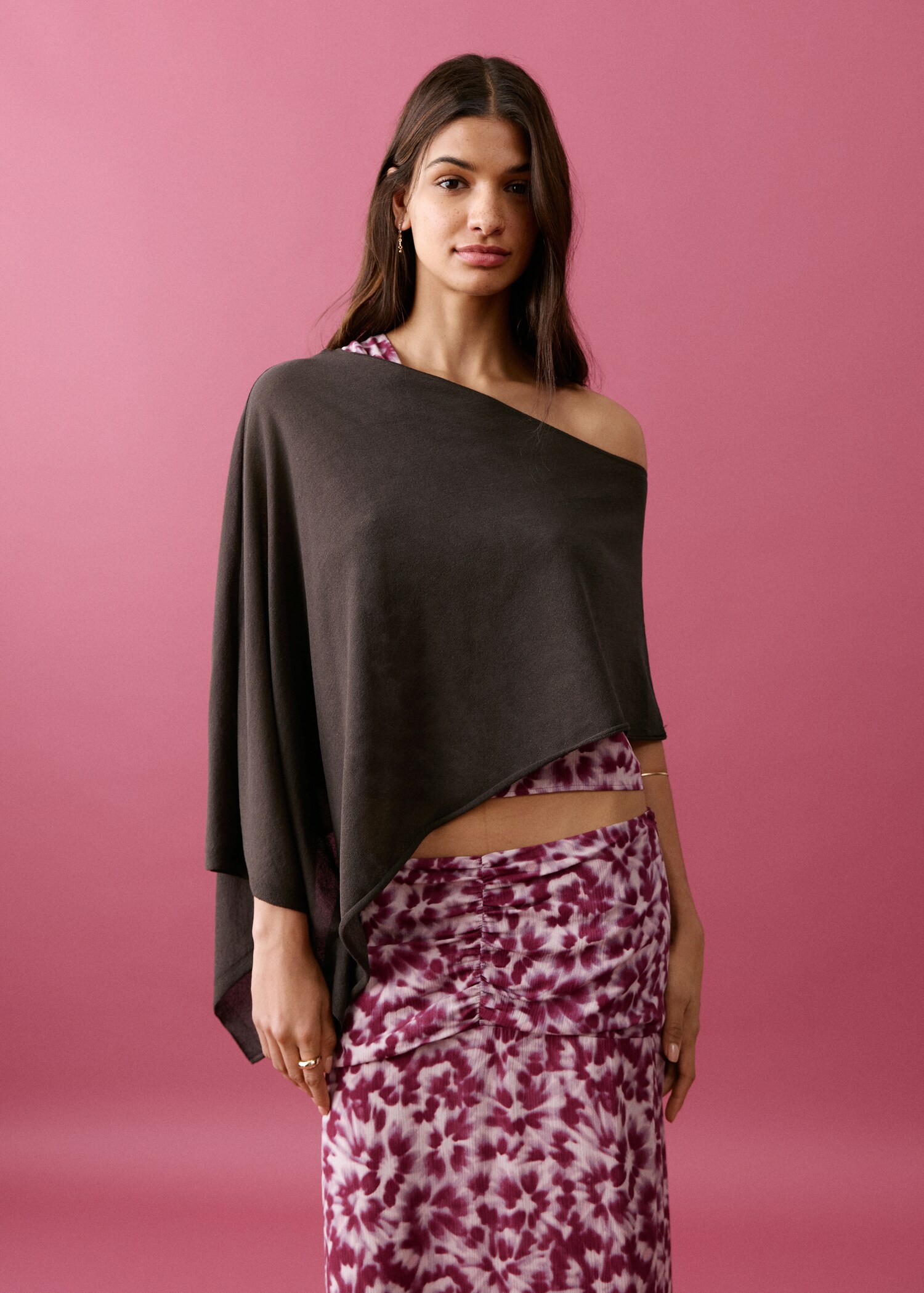 Asymmetrisches Strick-Cape - Mittlere Ansicht