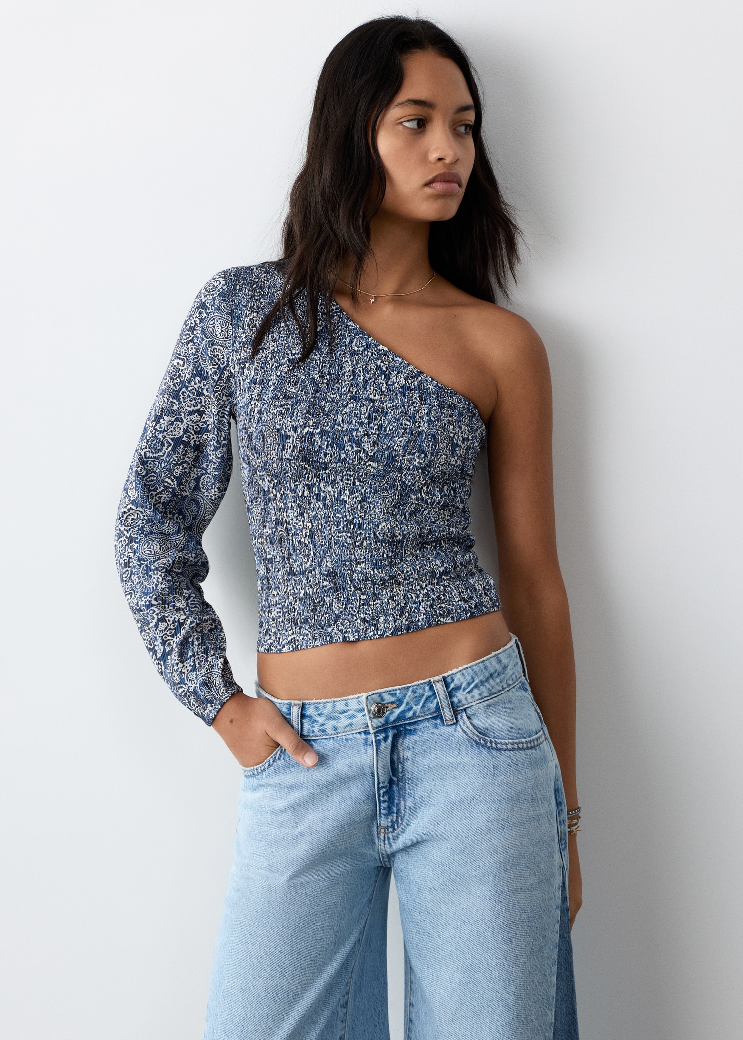 Asymmetric printed top - Details of the article 1